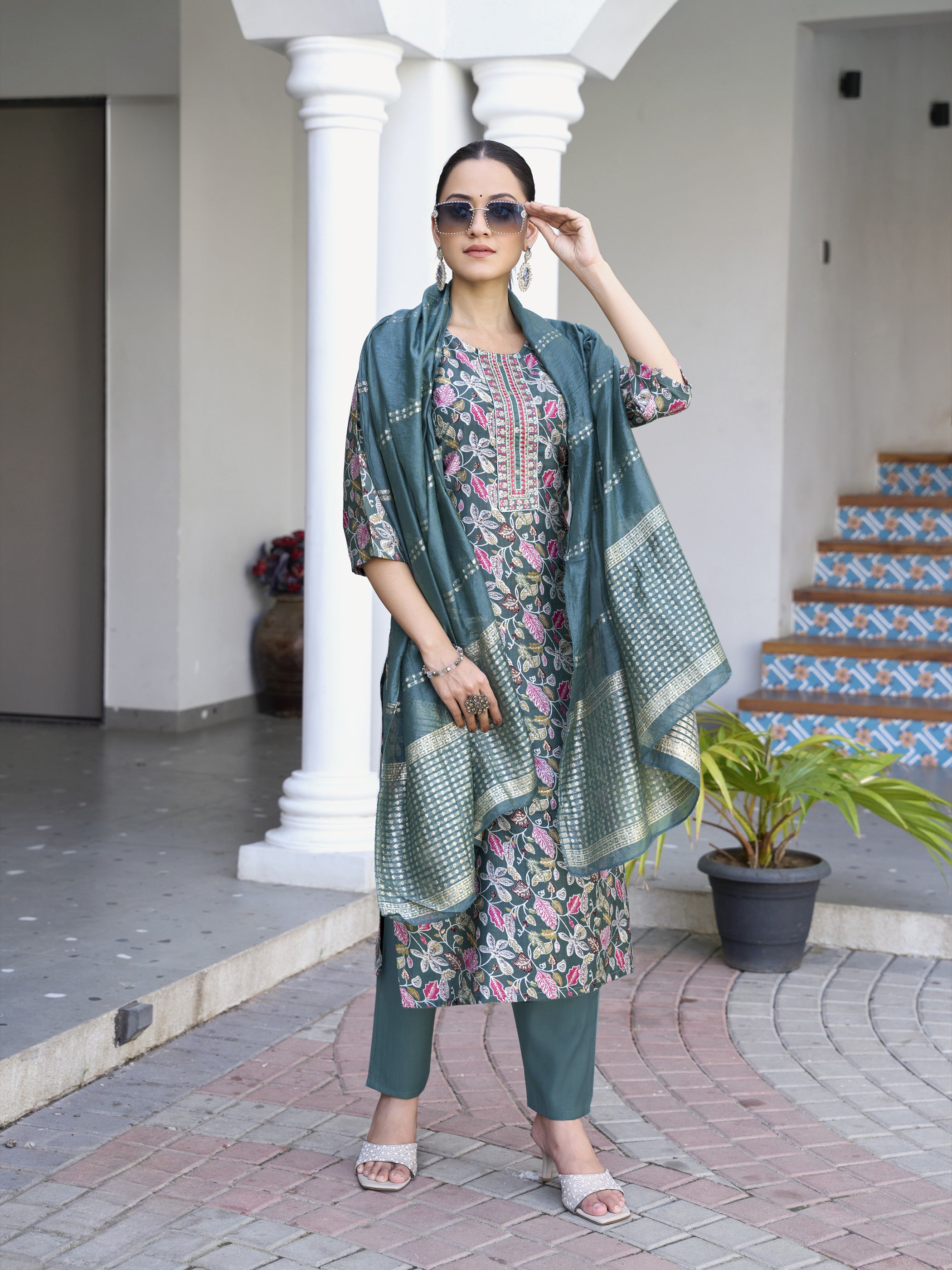Riya Kamiz & Pant - Roop Darshan