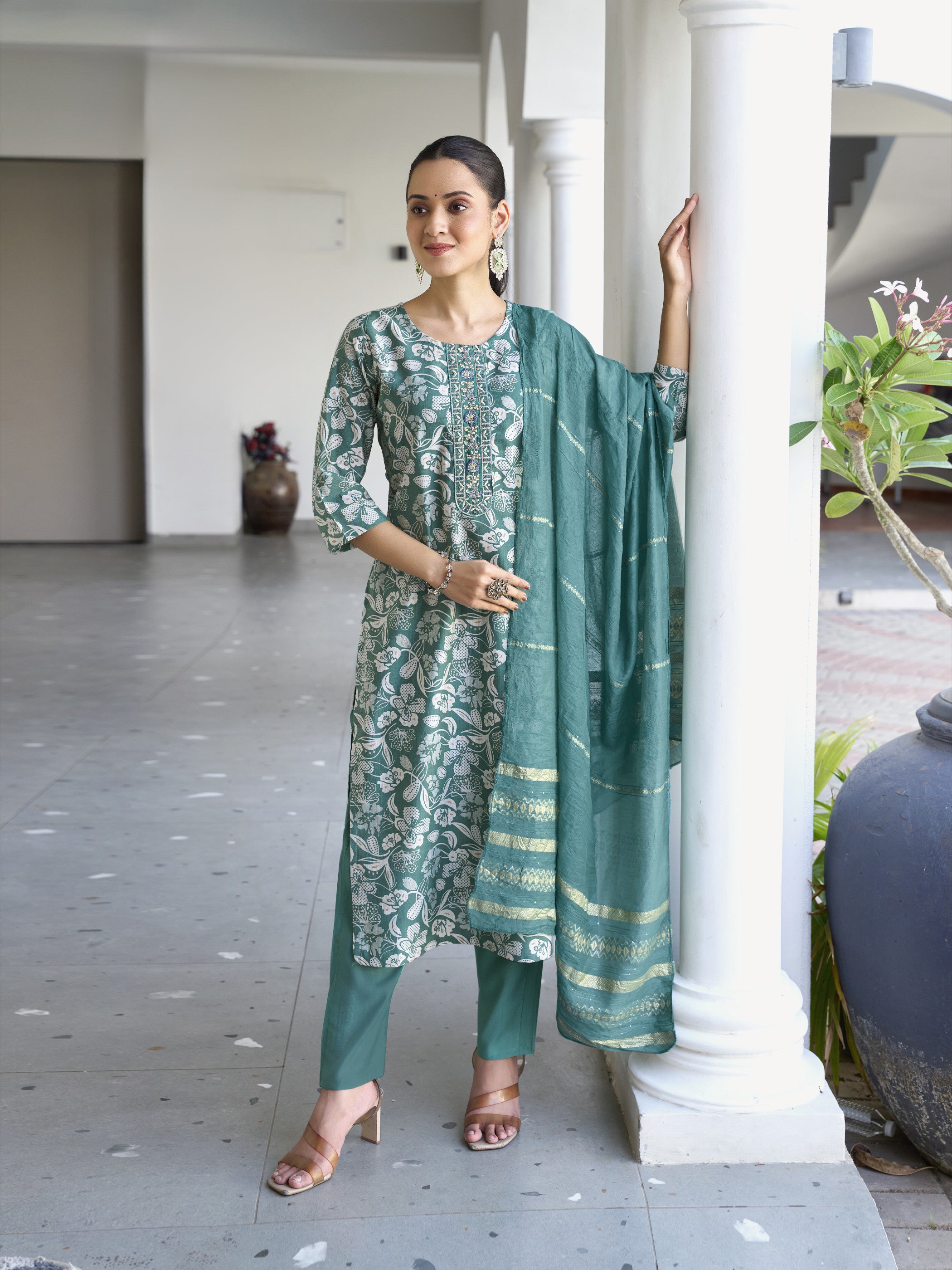 Riya Kamiz & Pant - Roop Darshan