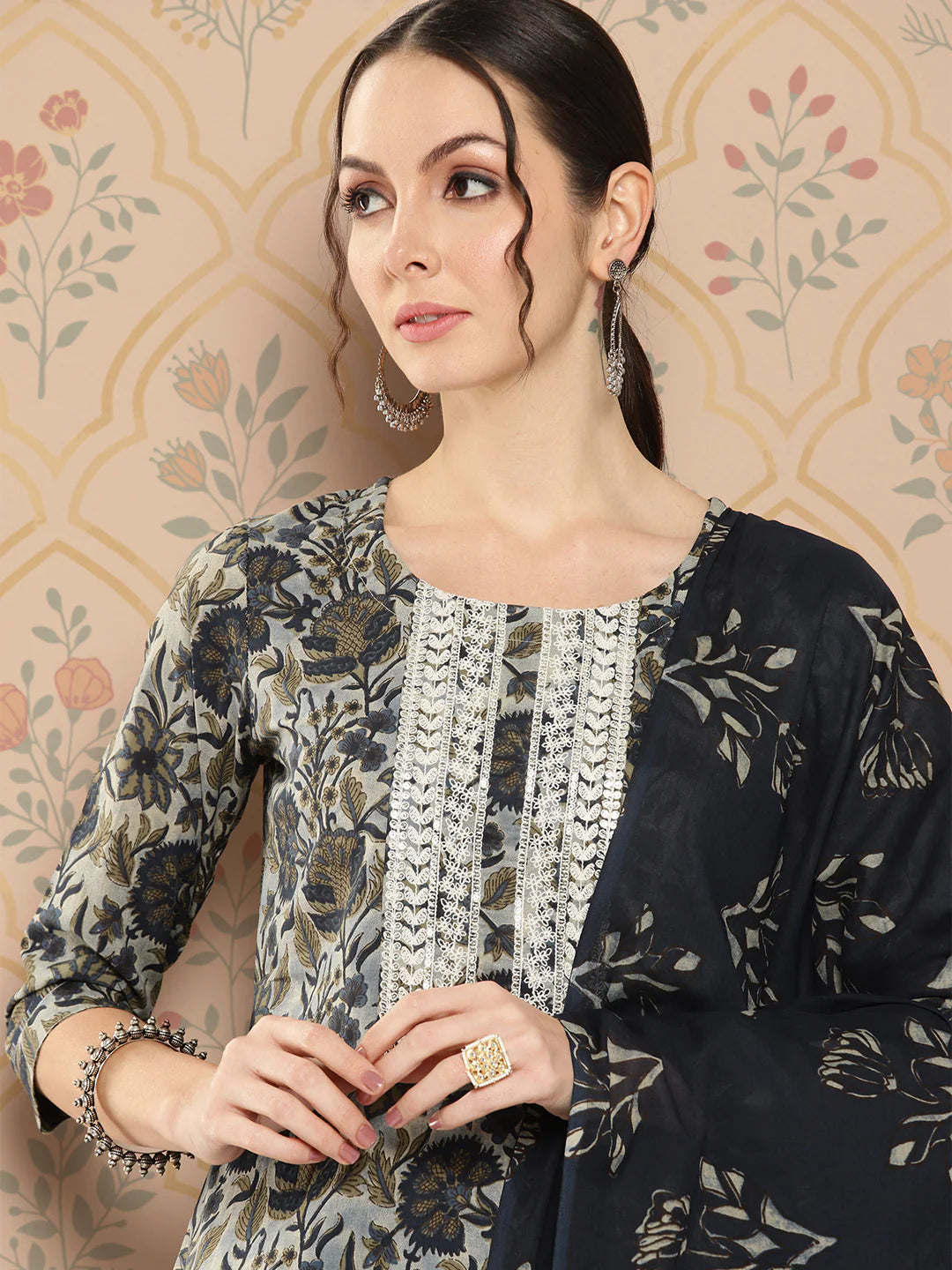 Sayani Kamiz & Pant - Roop Darshan