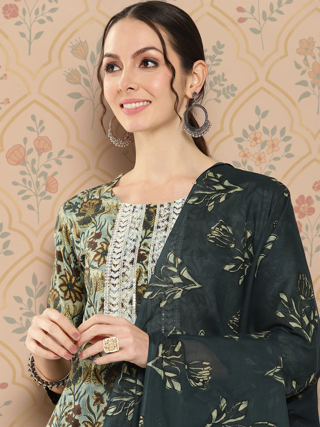 Sayani Kamiz & Pant - Roop Darshan