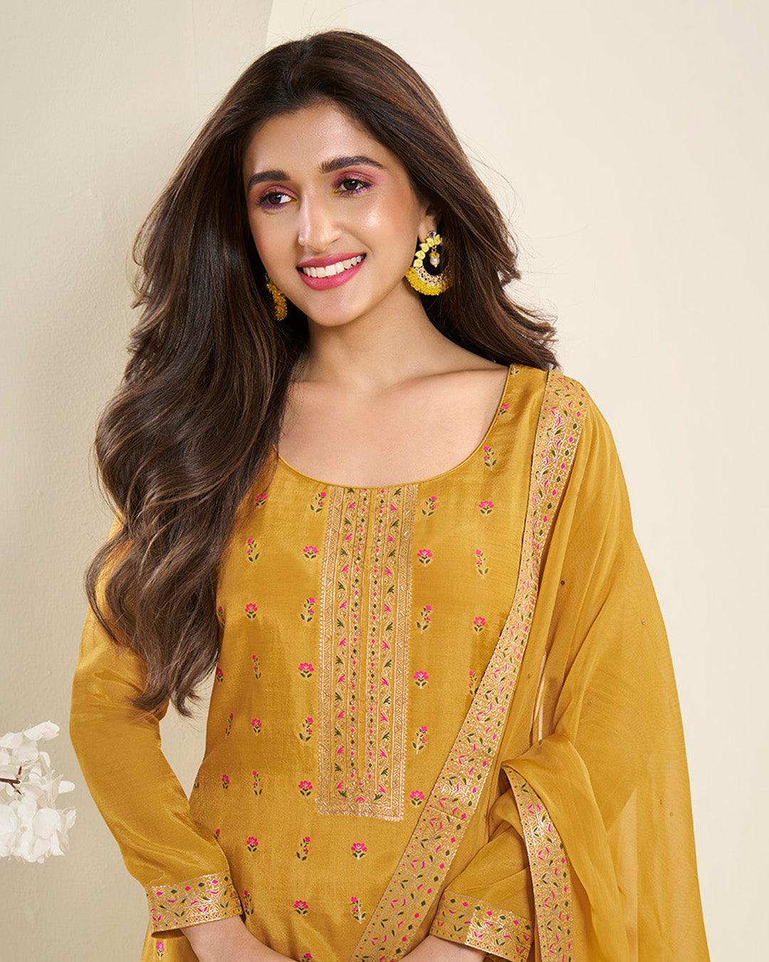 Priyanka Kamiz & Pant - Roop Darshan