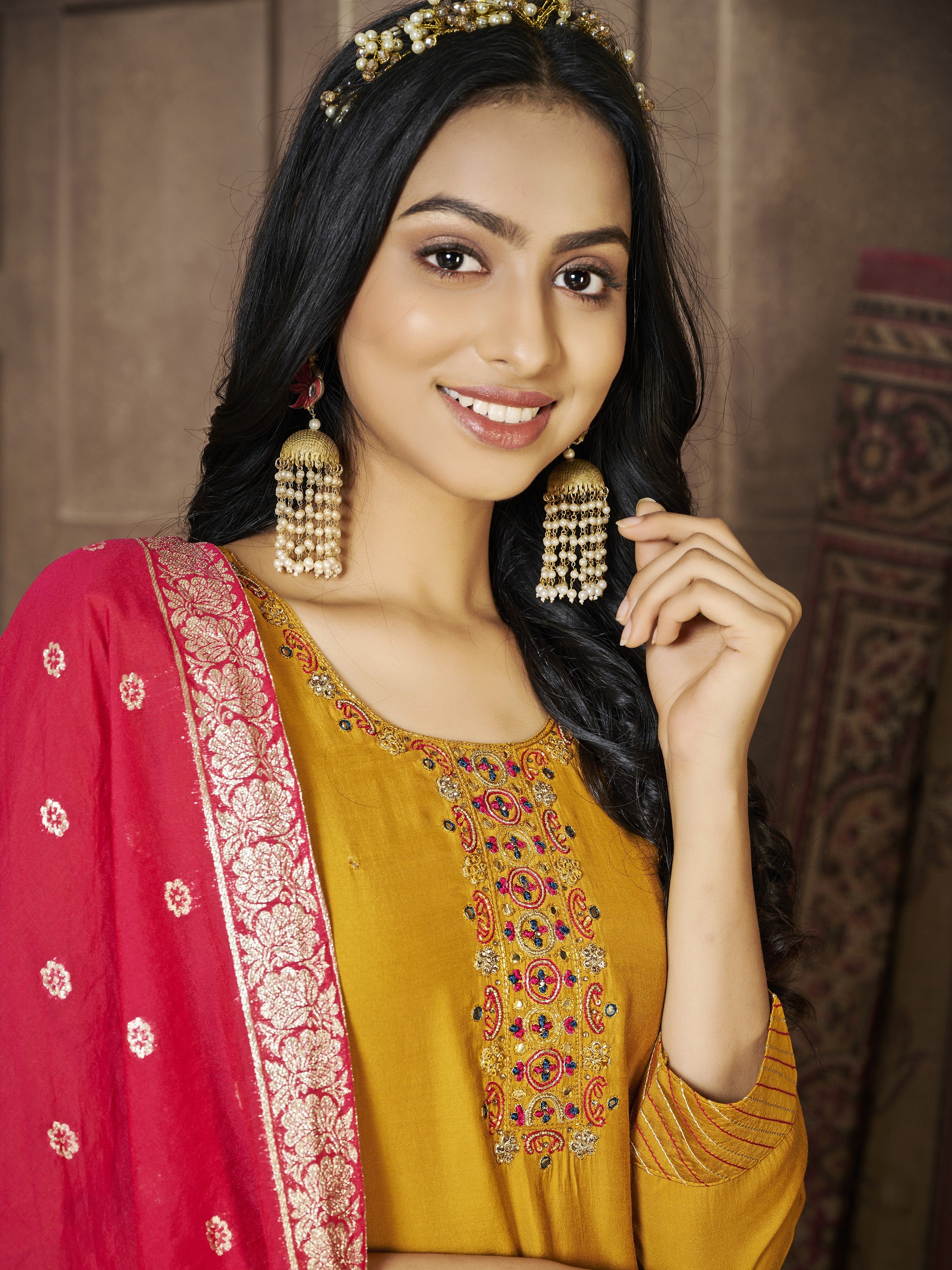 Zoha Kamiz & Pant - Roop Darshan