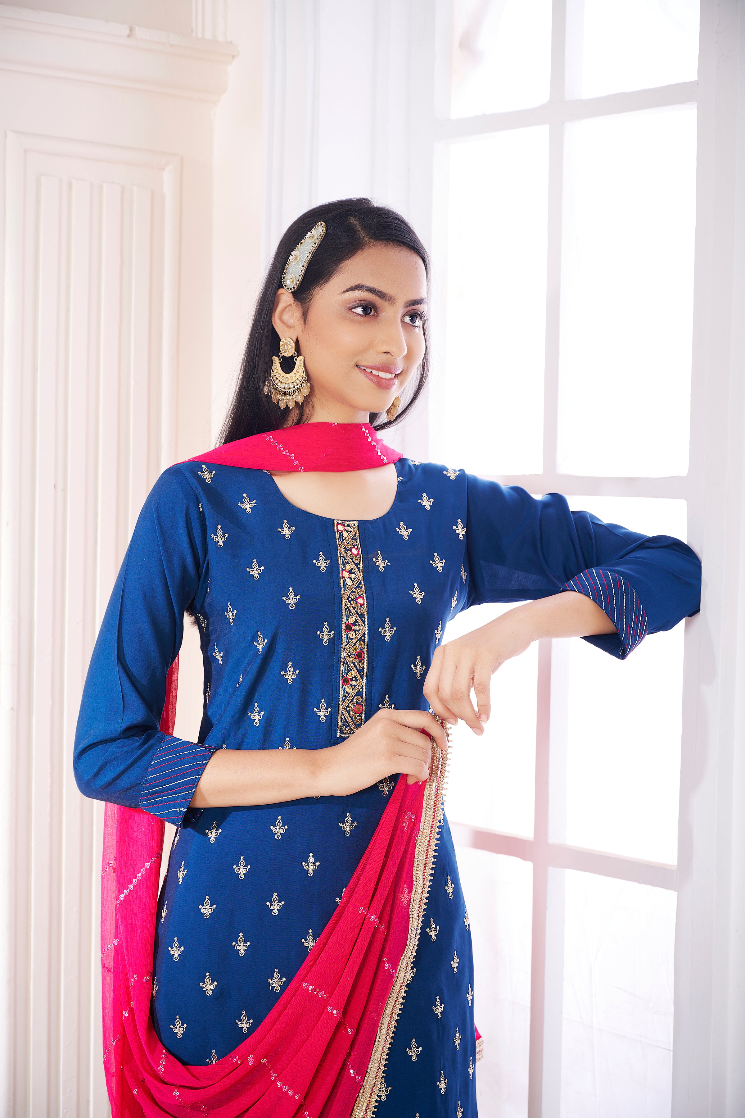 Avantika Kamiz & Pant - Roop Darshan