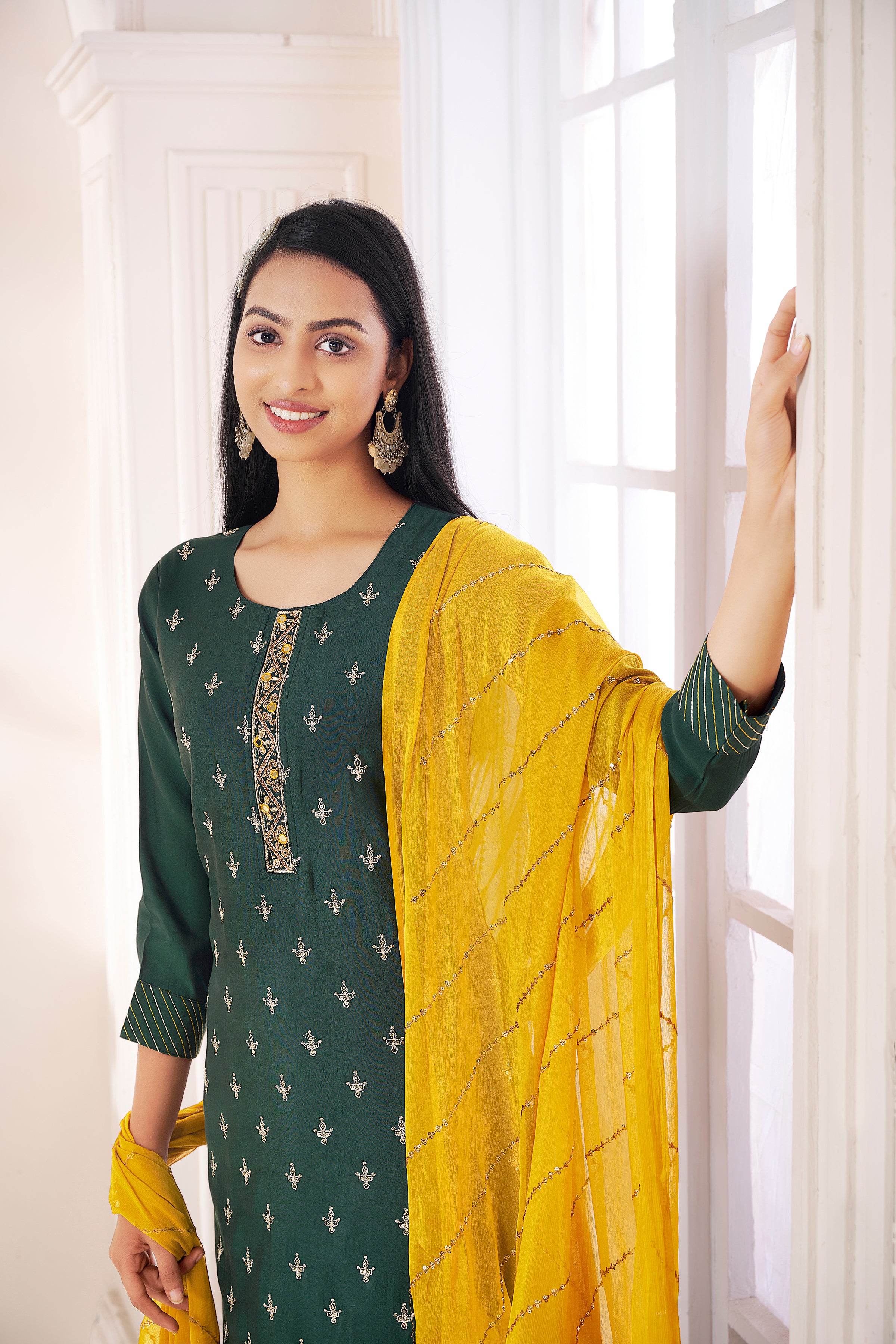 Avantika Kamiz & Pant - Roop Darshan
