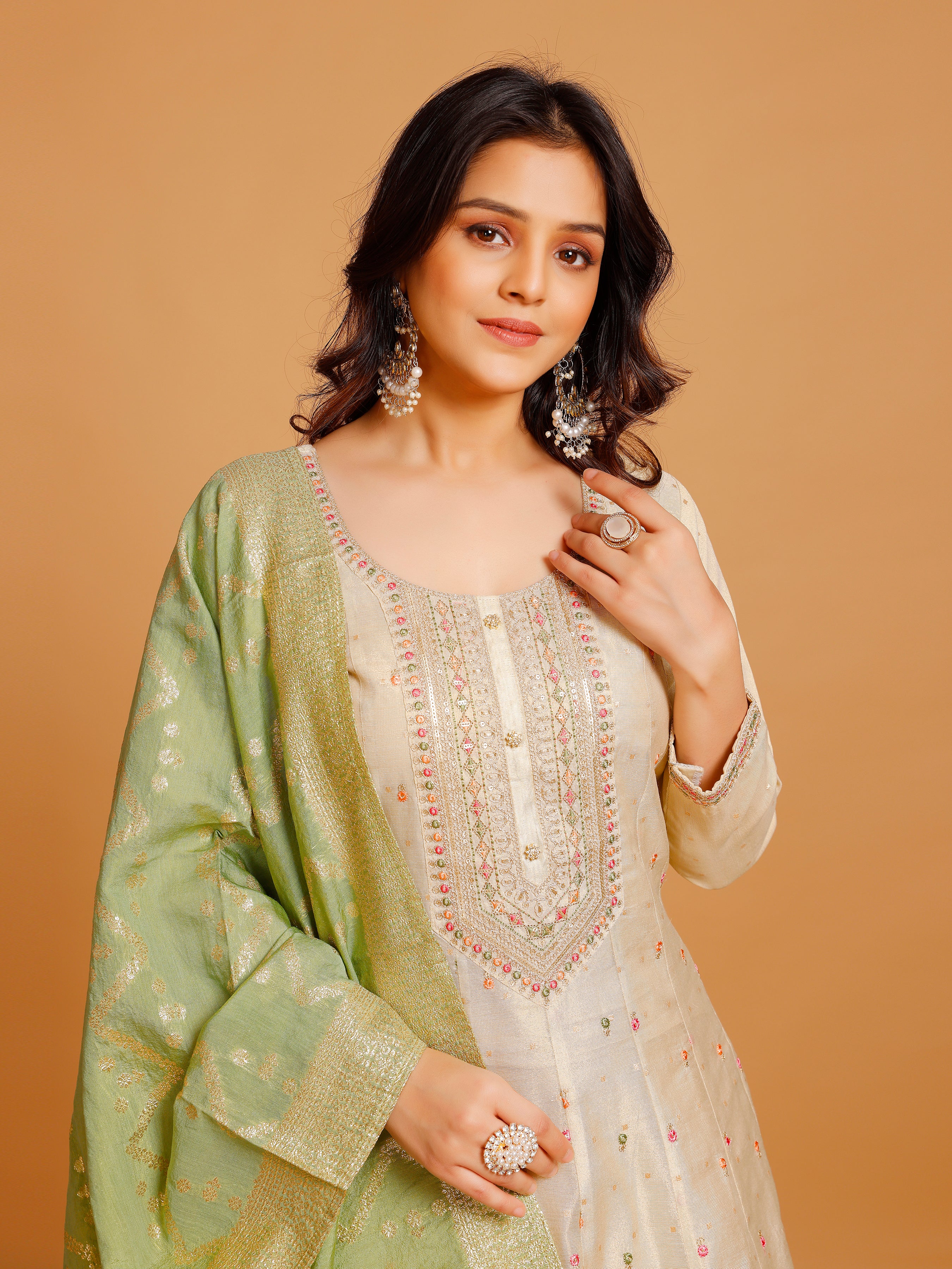 Mahira Flair Kamiz & Pant - Roop Darshan