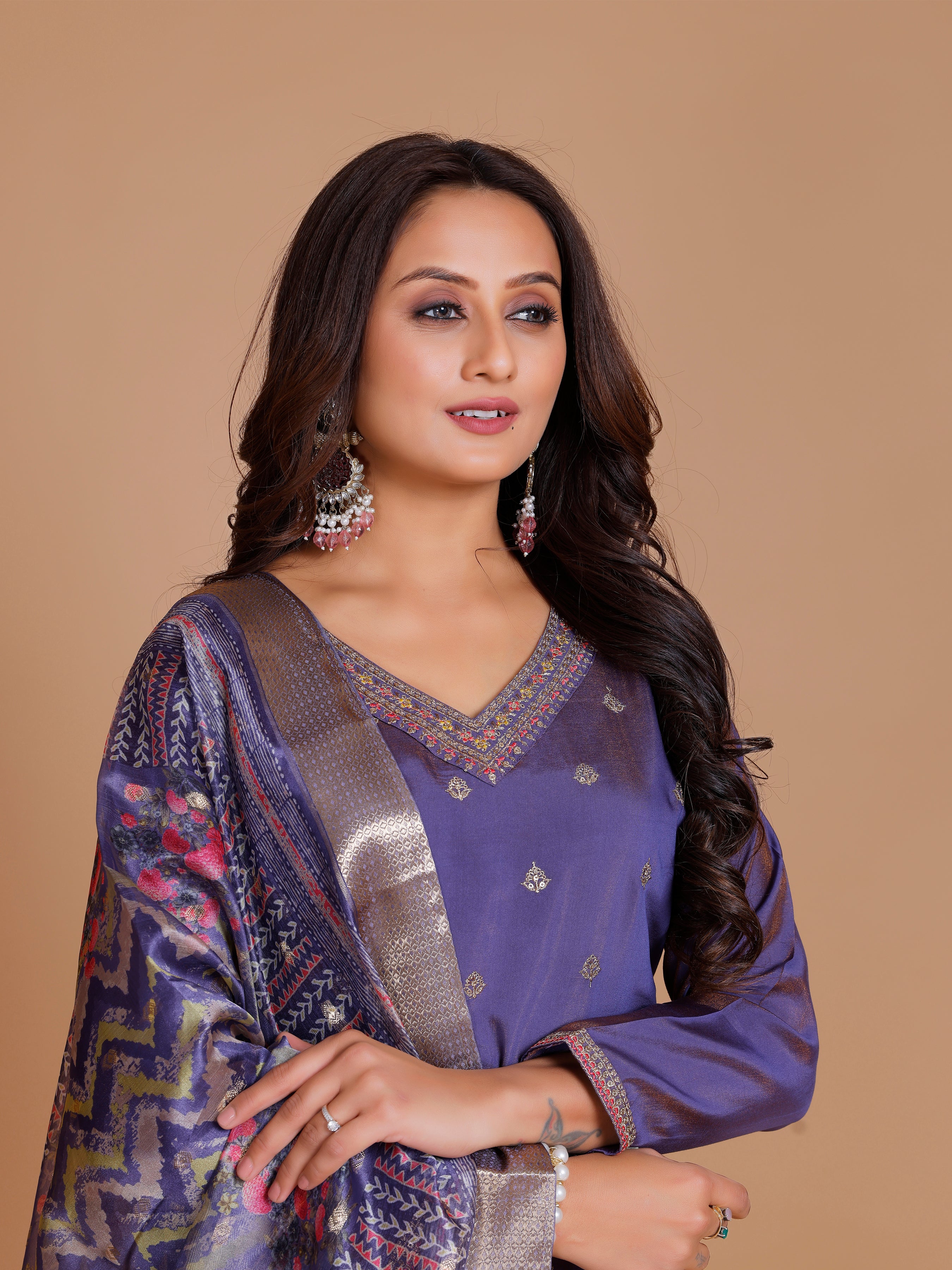 Myra Kamiz & Pant - Roop Darshan