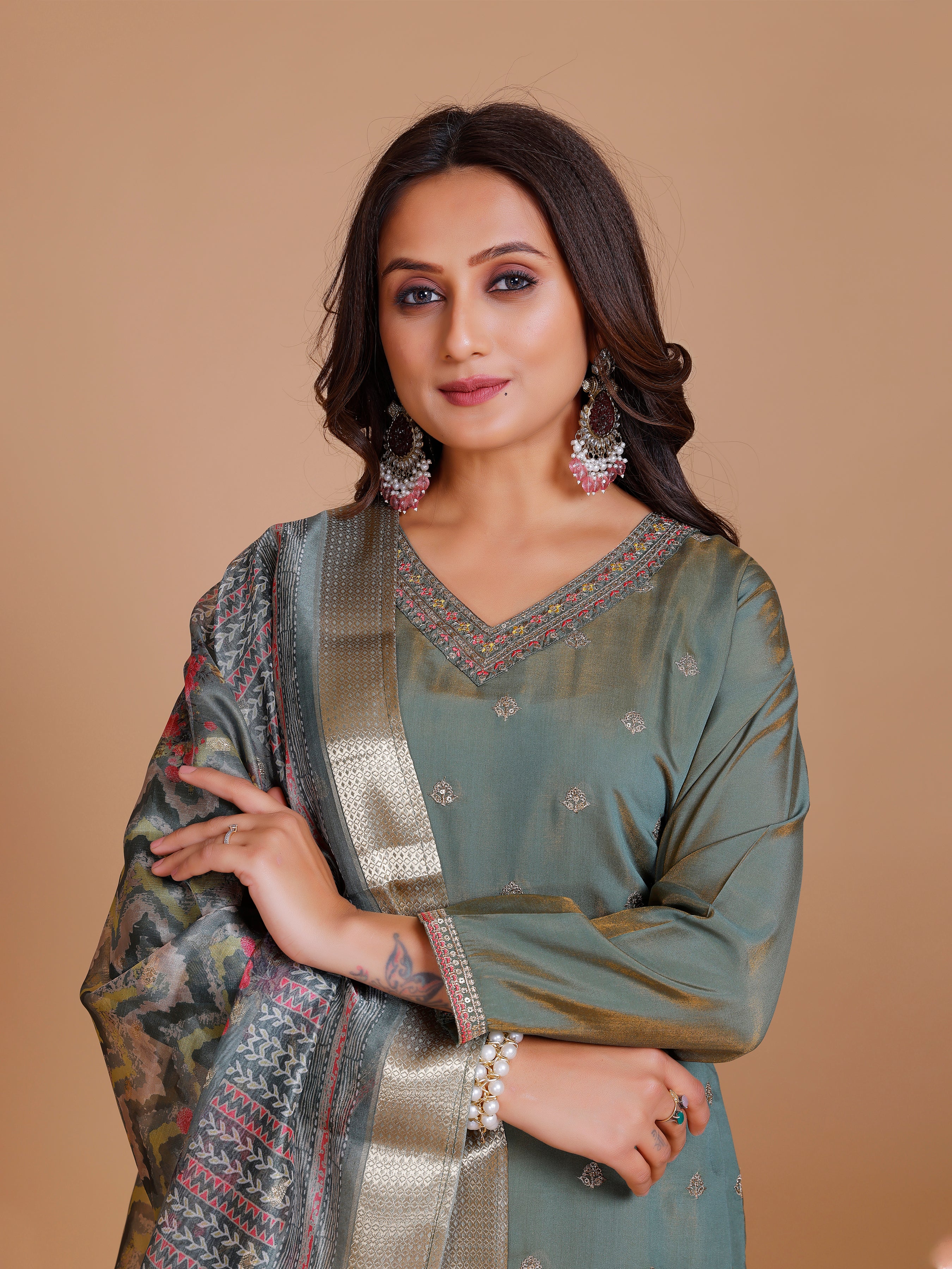 Myra Kamiz & Pant - Roop Darshan