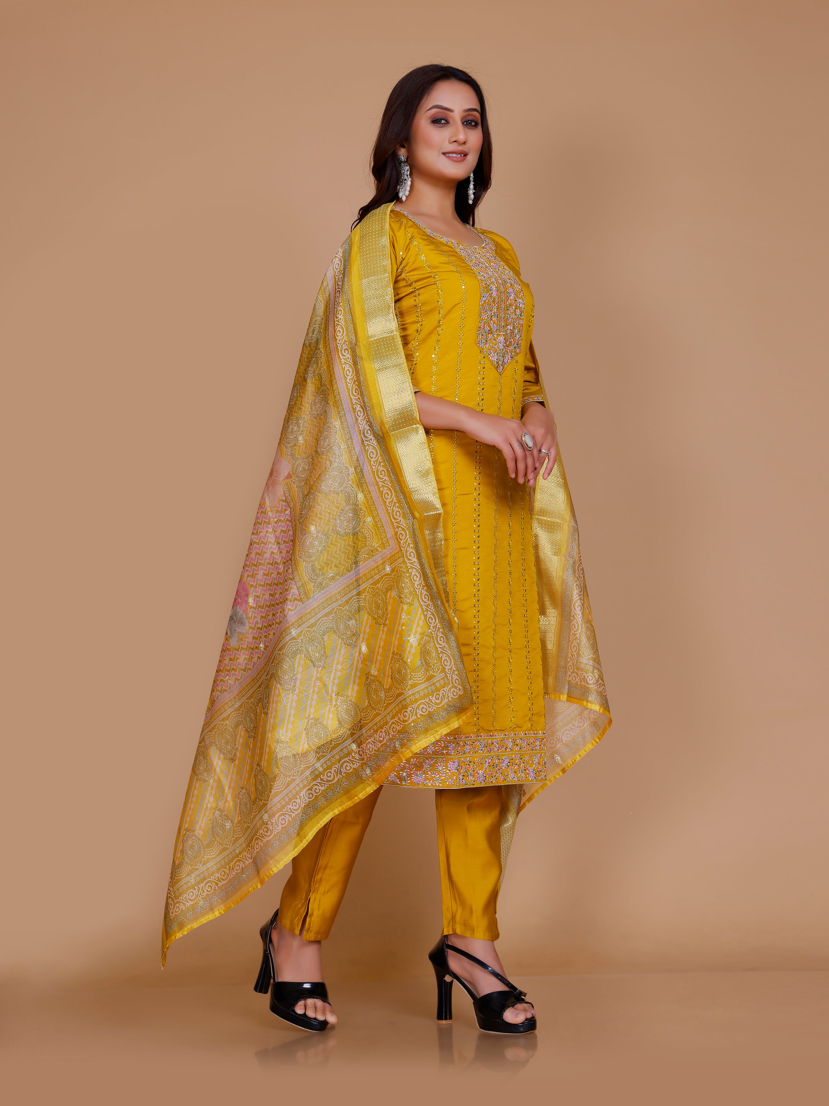 Nidhi Kamiz & Pant - Roop Darshan