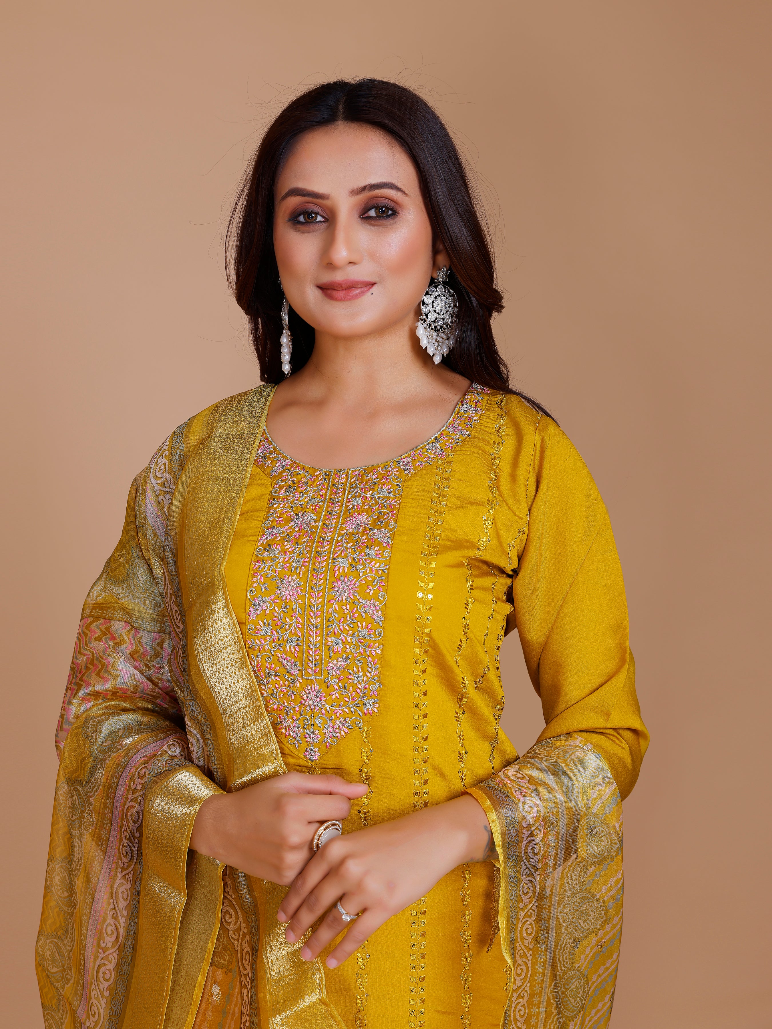 Nidhi Kamiz & Pant - Roop Darshan