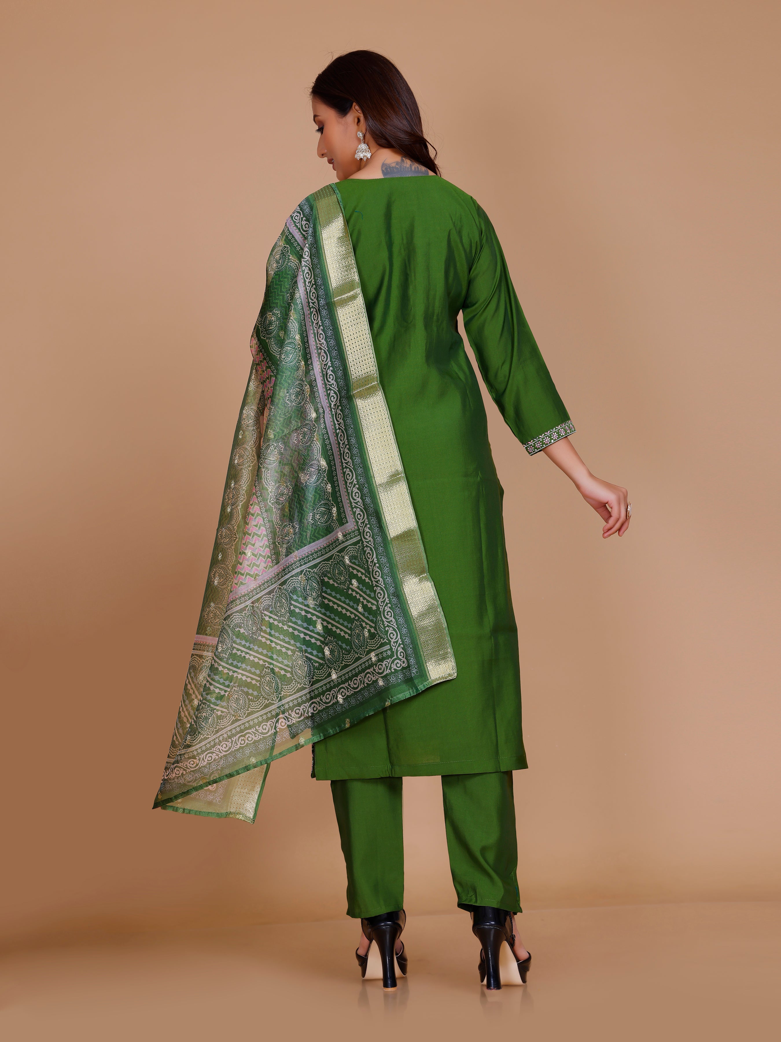 Nidhi Kamiz & Pant - Roop Darshan