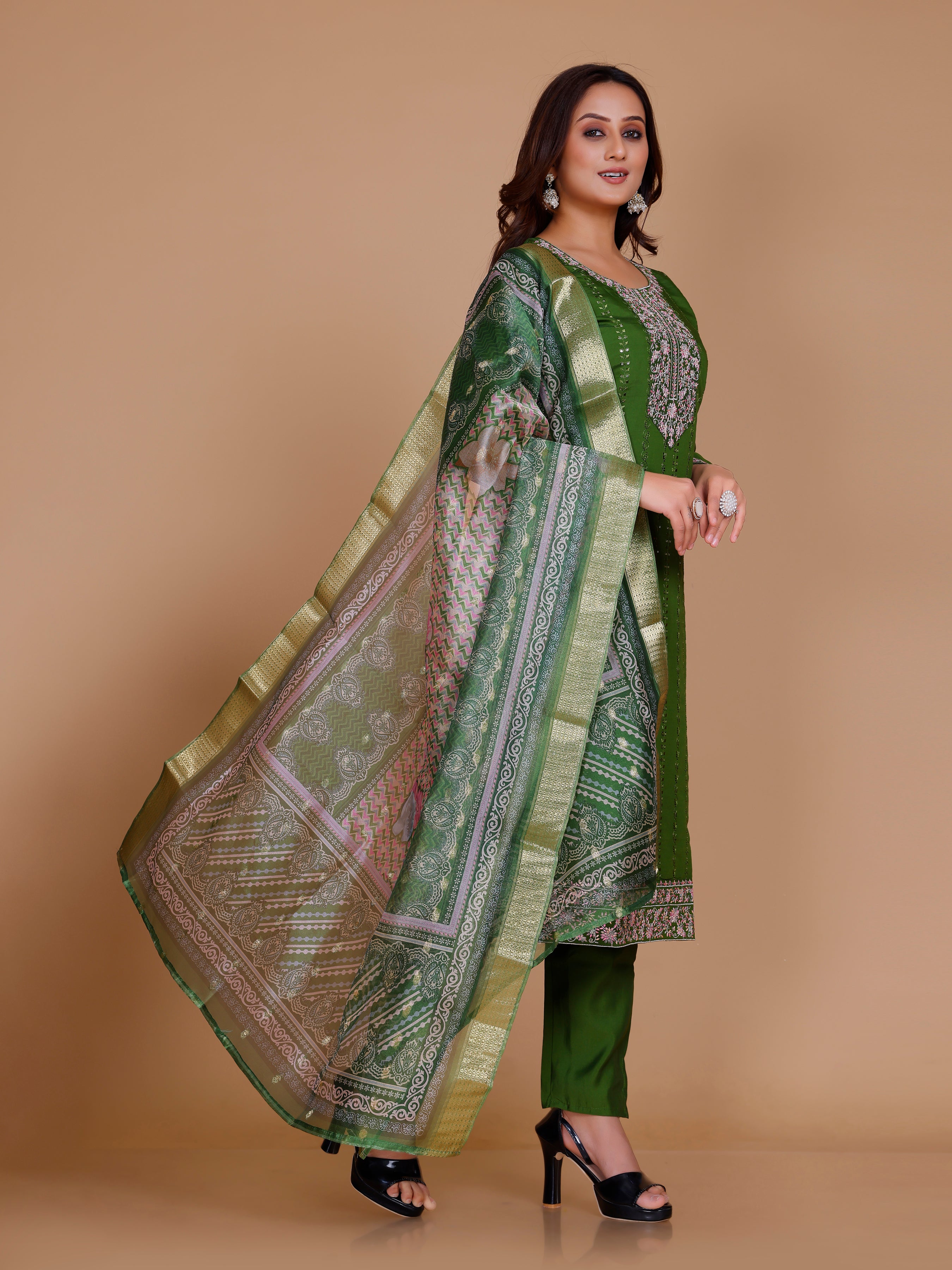 Nidhi Kamiz & Pant - Roop Darshan