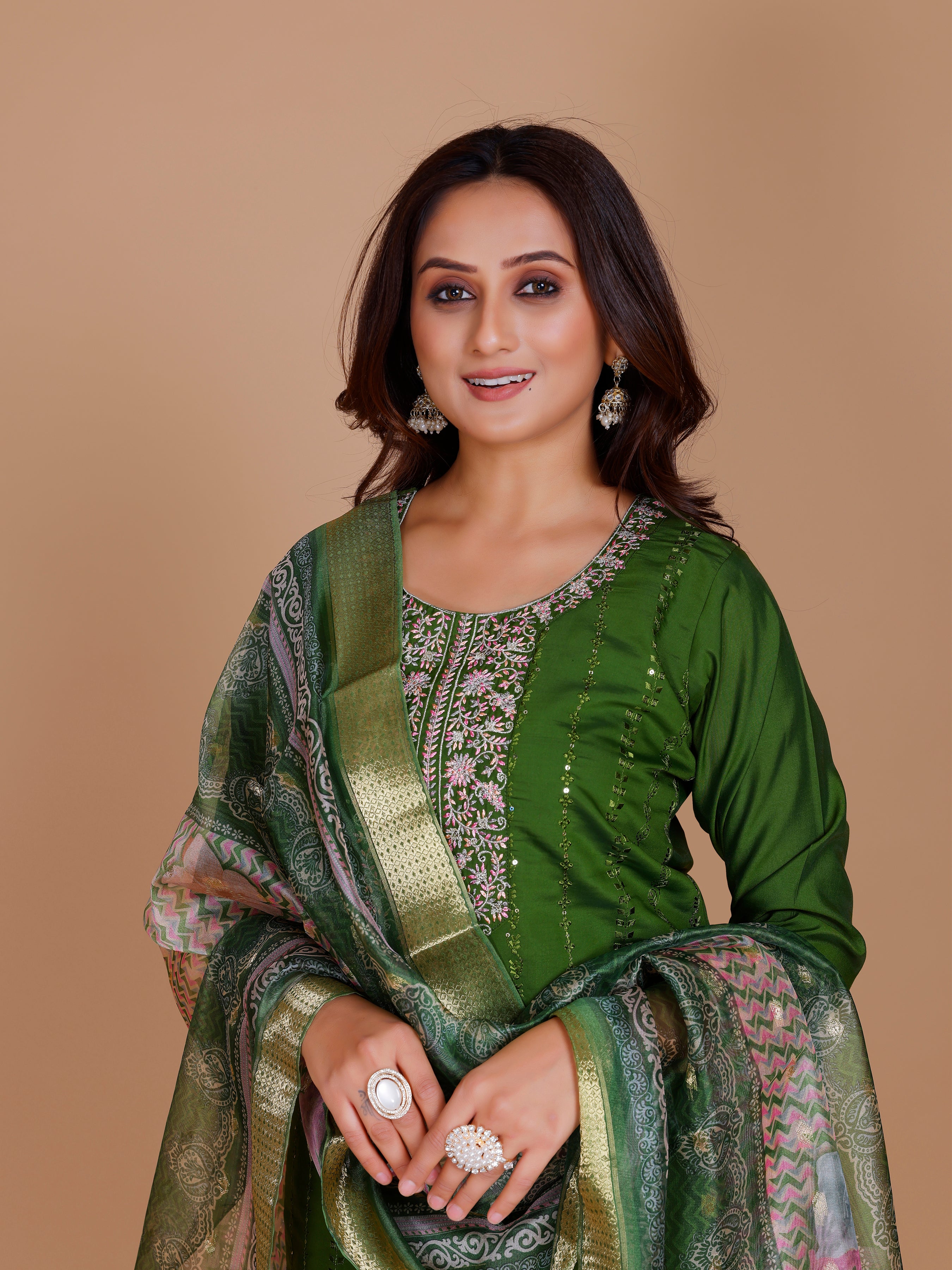 Nidhi Kamiz & Pant - Roop Darshan