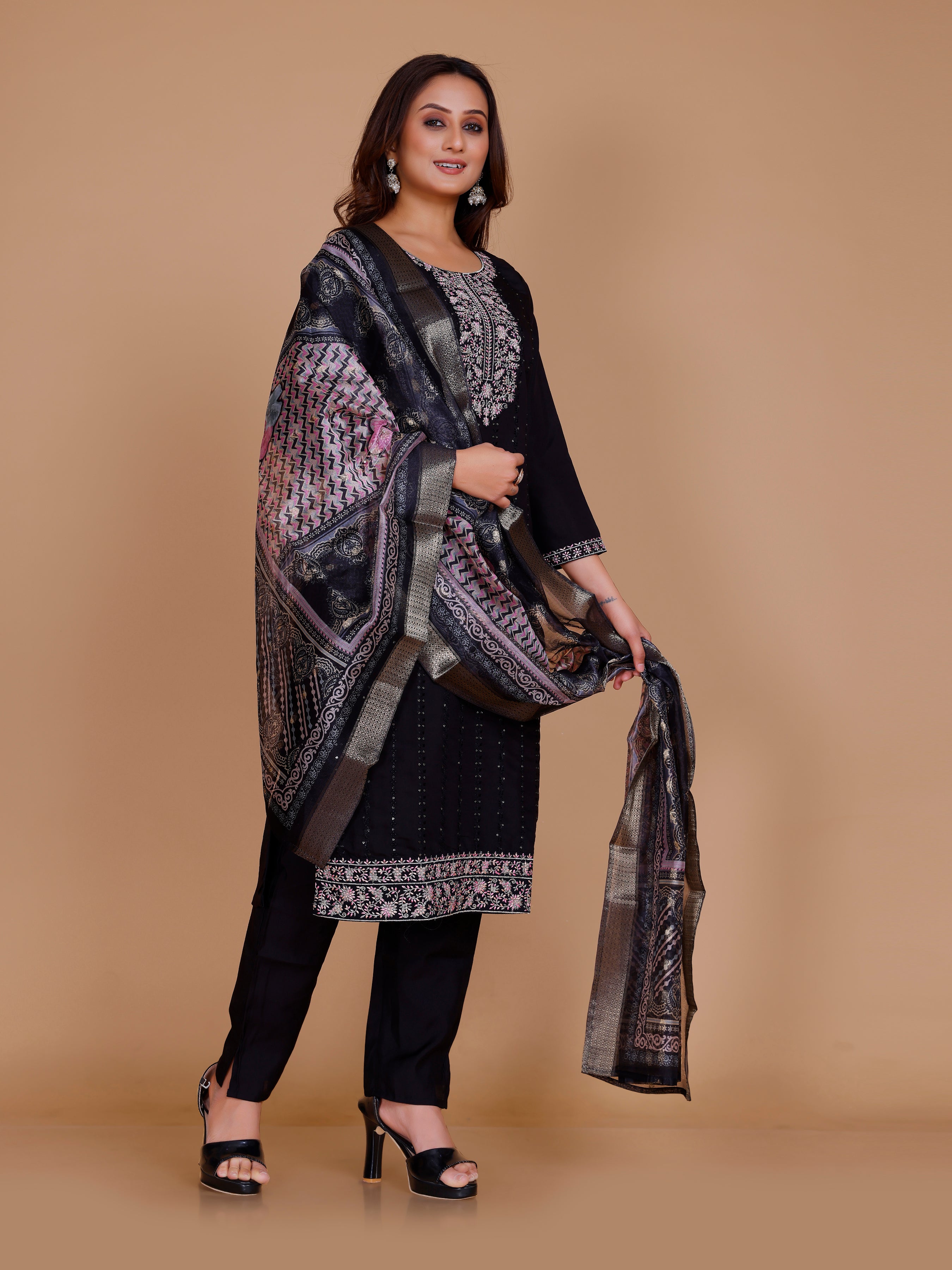Nidhi Kamiz & Pant - Roop Darshan