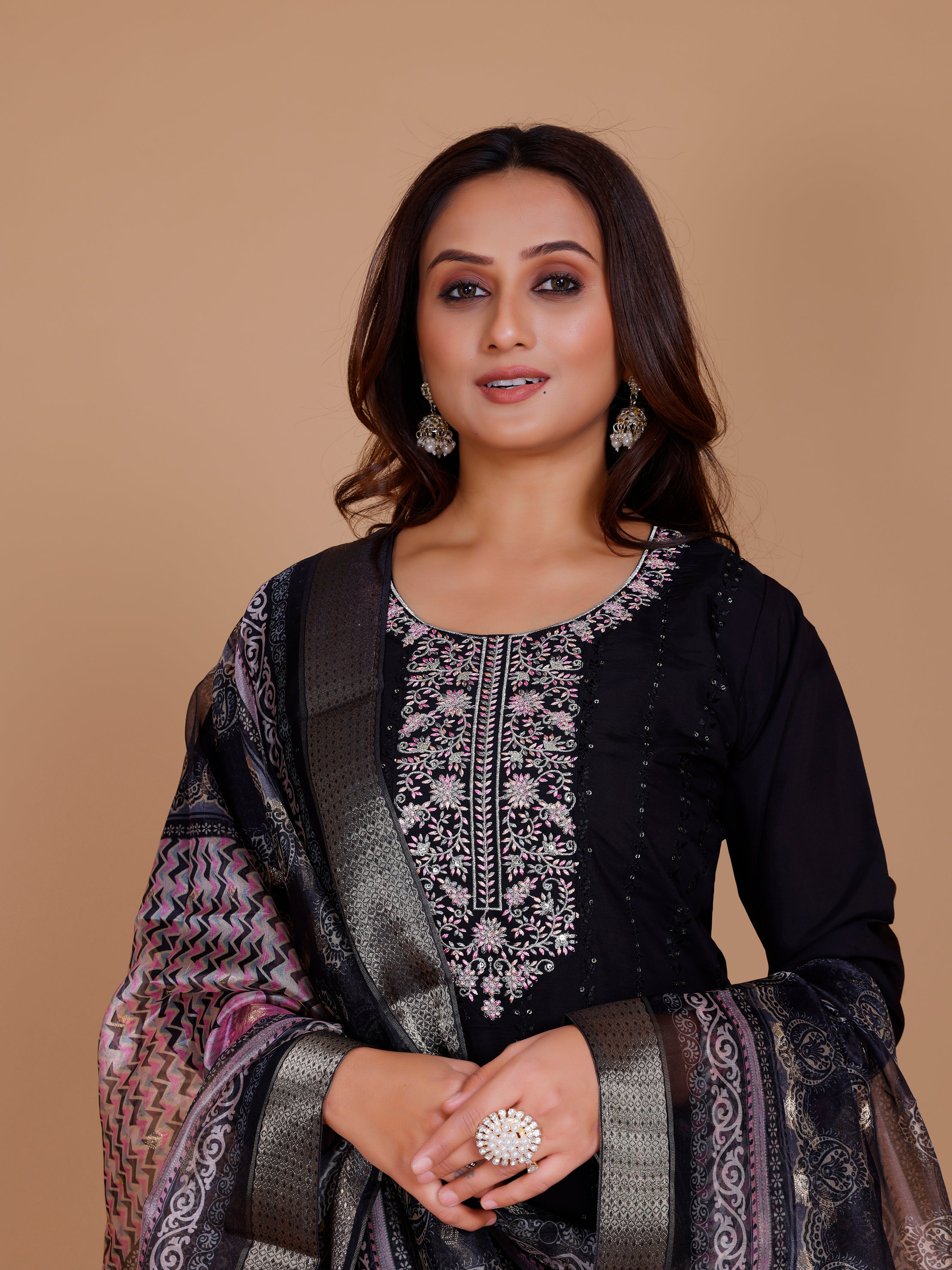 Nidhi Kamiz & Pant - Roop Darshan