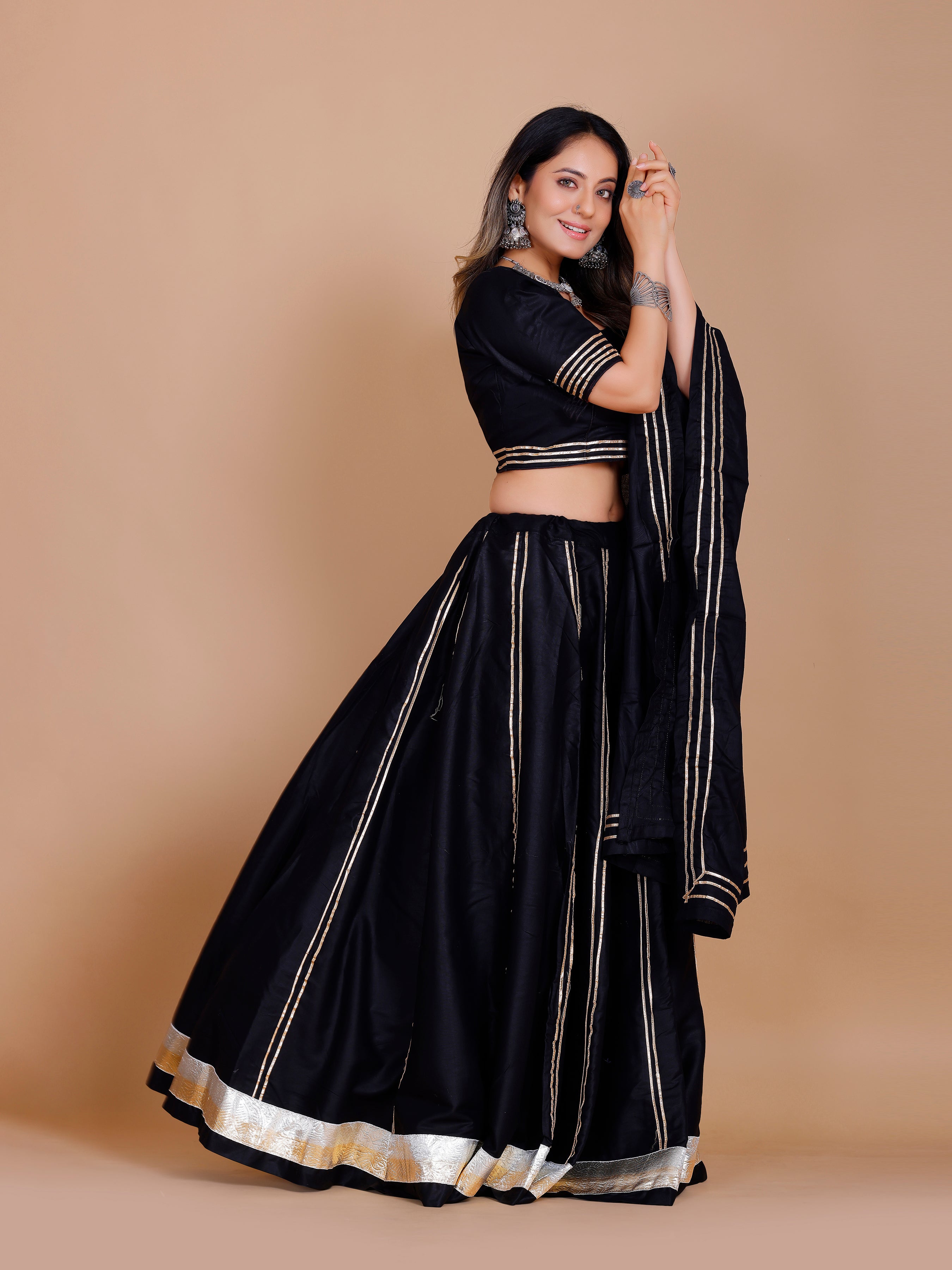 Meera Lahenga Choli - Roop Darshan