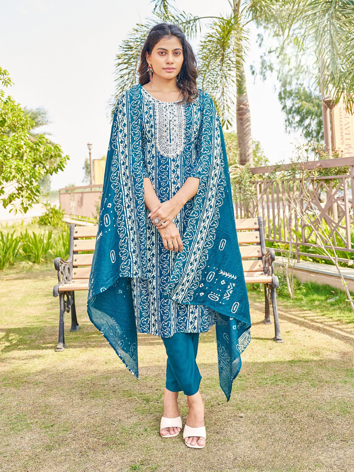 Divya Kamiz & Pant - Roop Darshan