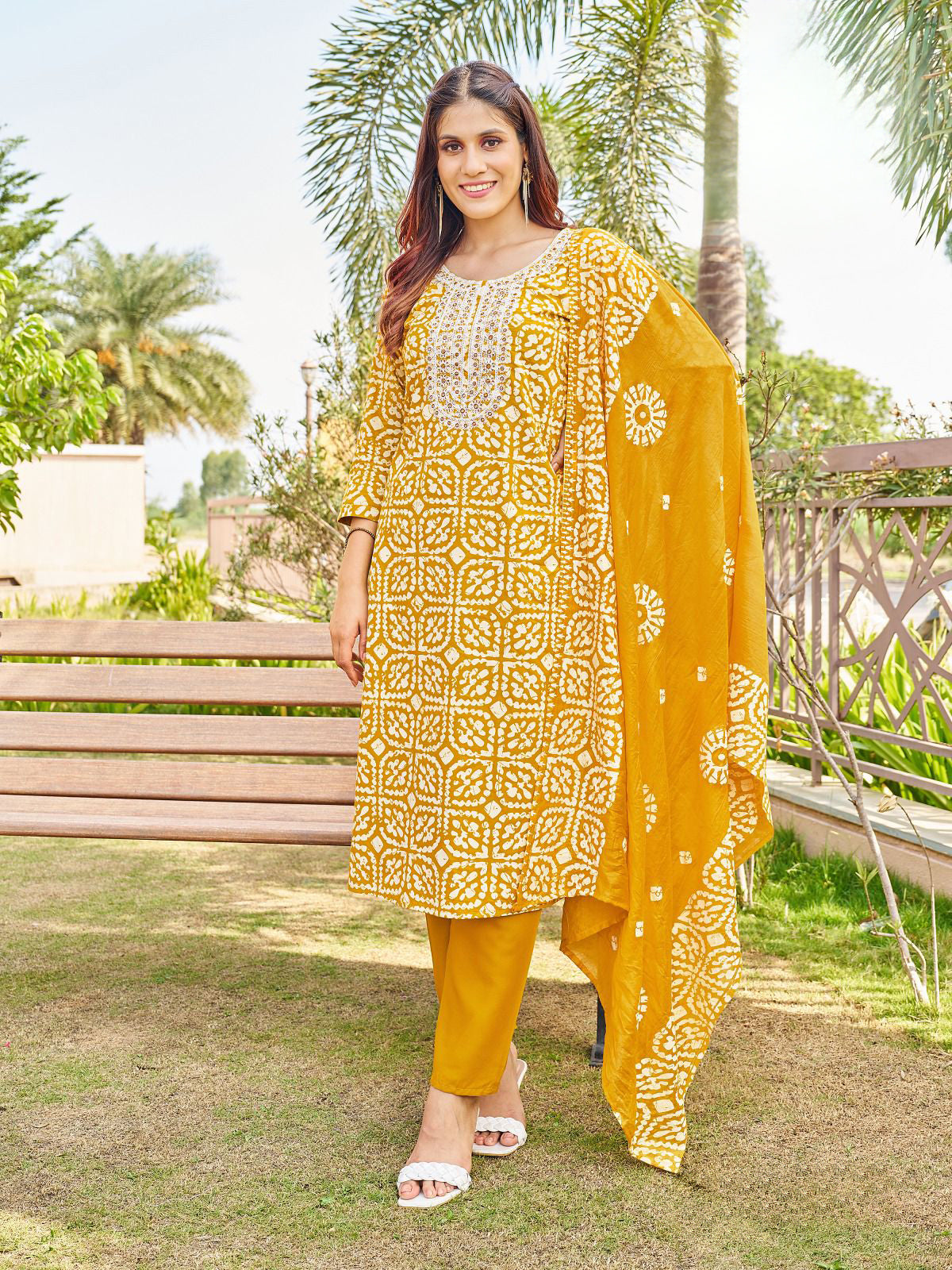 Divya Kamiz & Pant - Roop Darshan