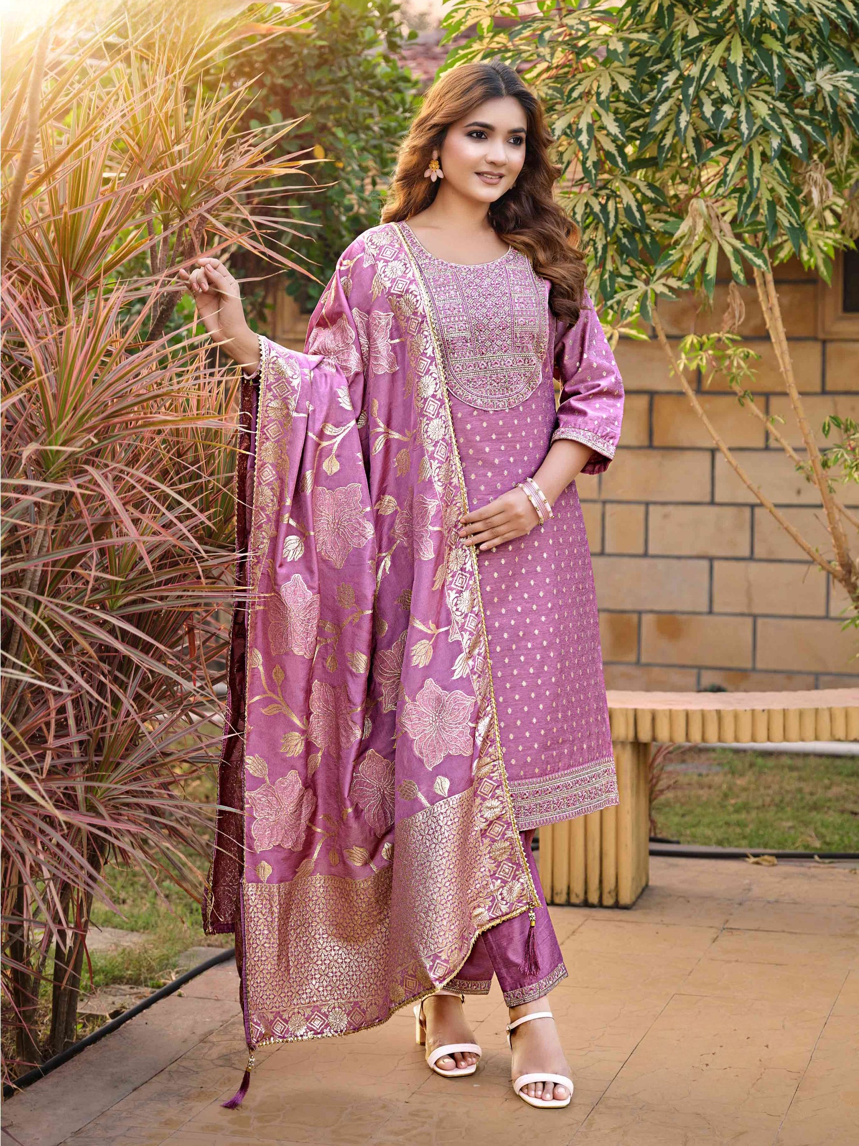 Swara Kamiz & Pant