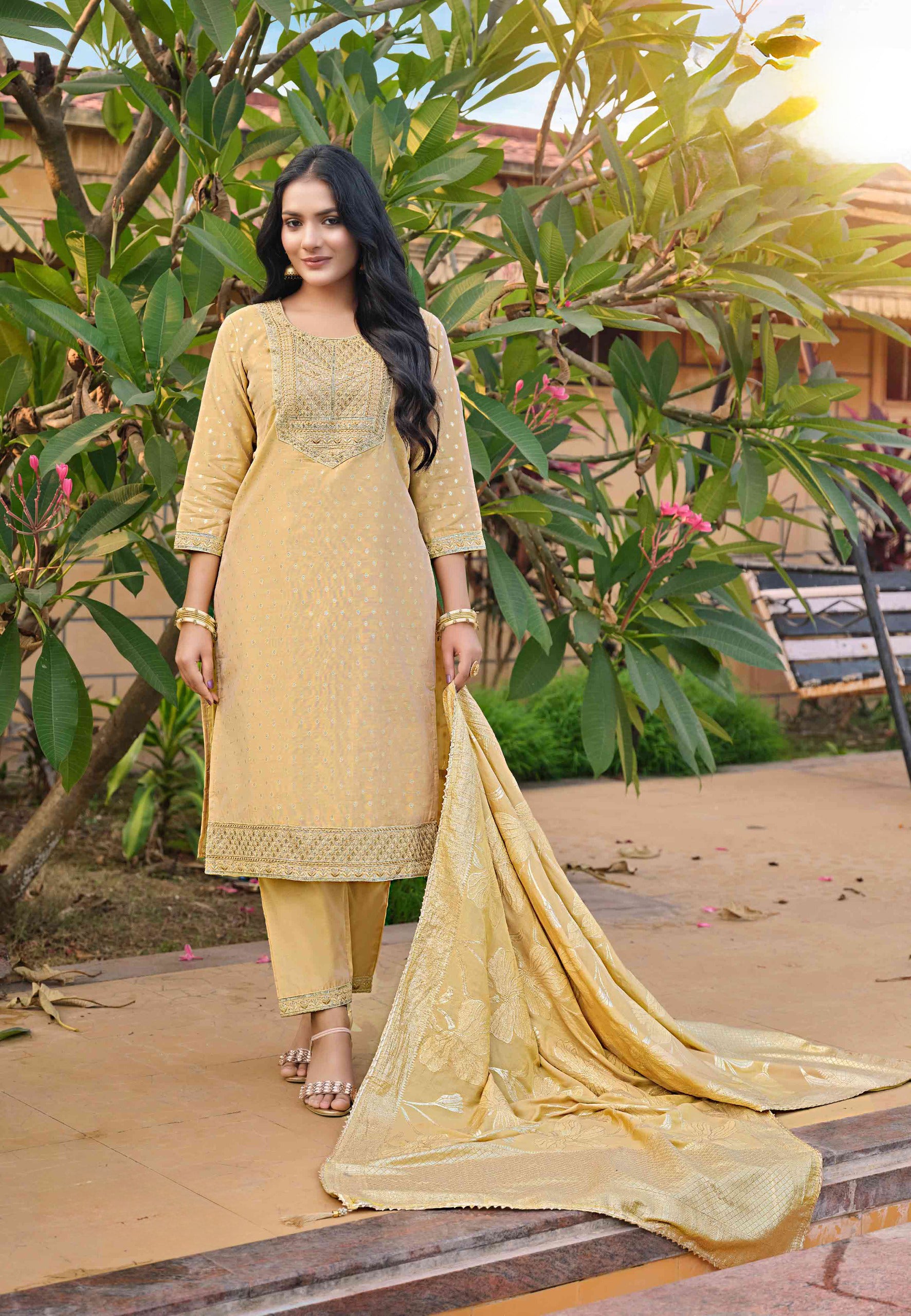 Swara Kamiz & Pant