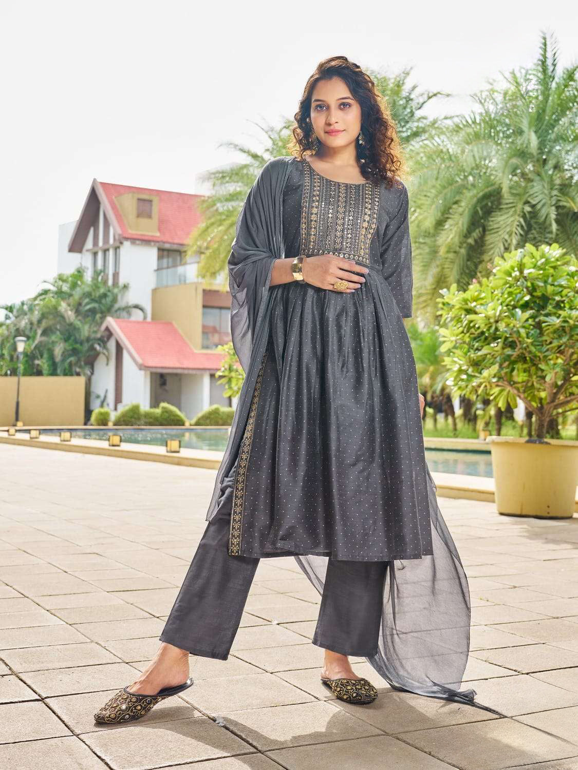 Tiya Kamiz & Pant - Roop Darshan