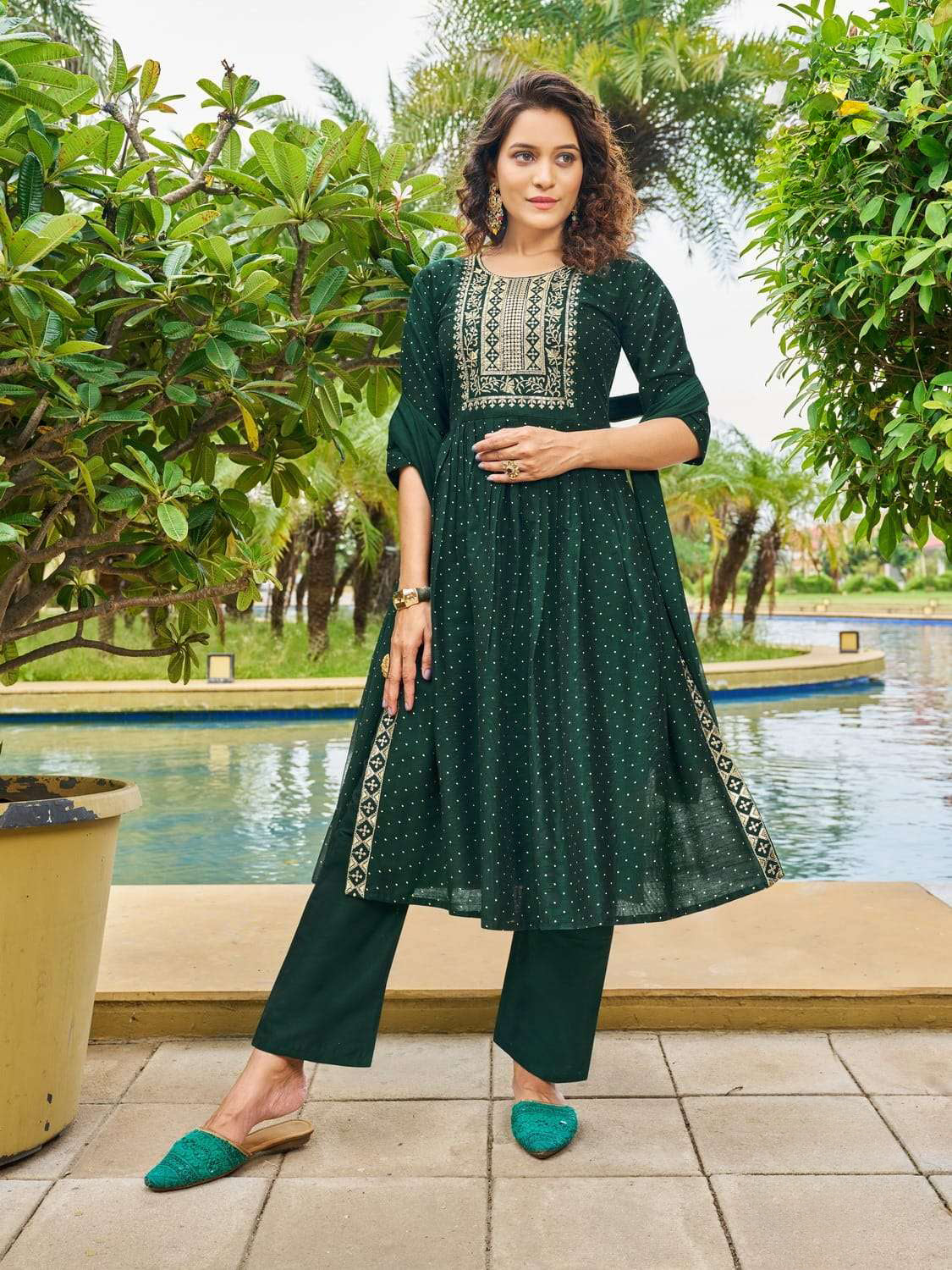 Tiya Kamiz & Pant - Roop Darshan