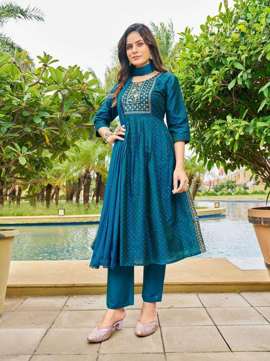 Tiya Kamiz & Pant - Roop Darshan