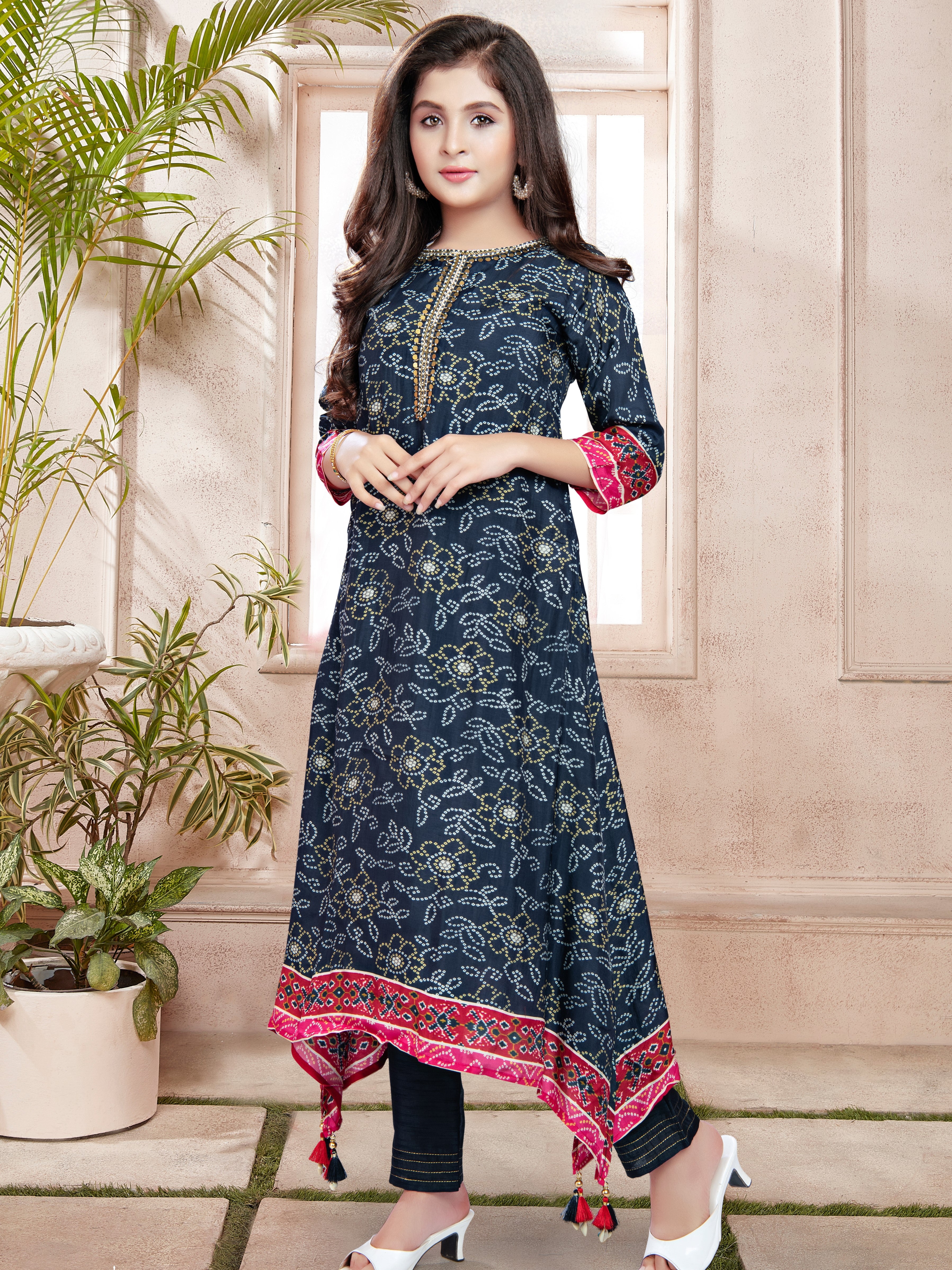 Tanuja Kurti With Pant - Roop Darshan