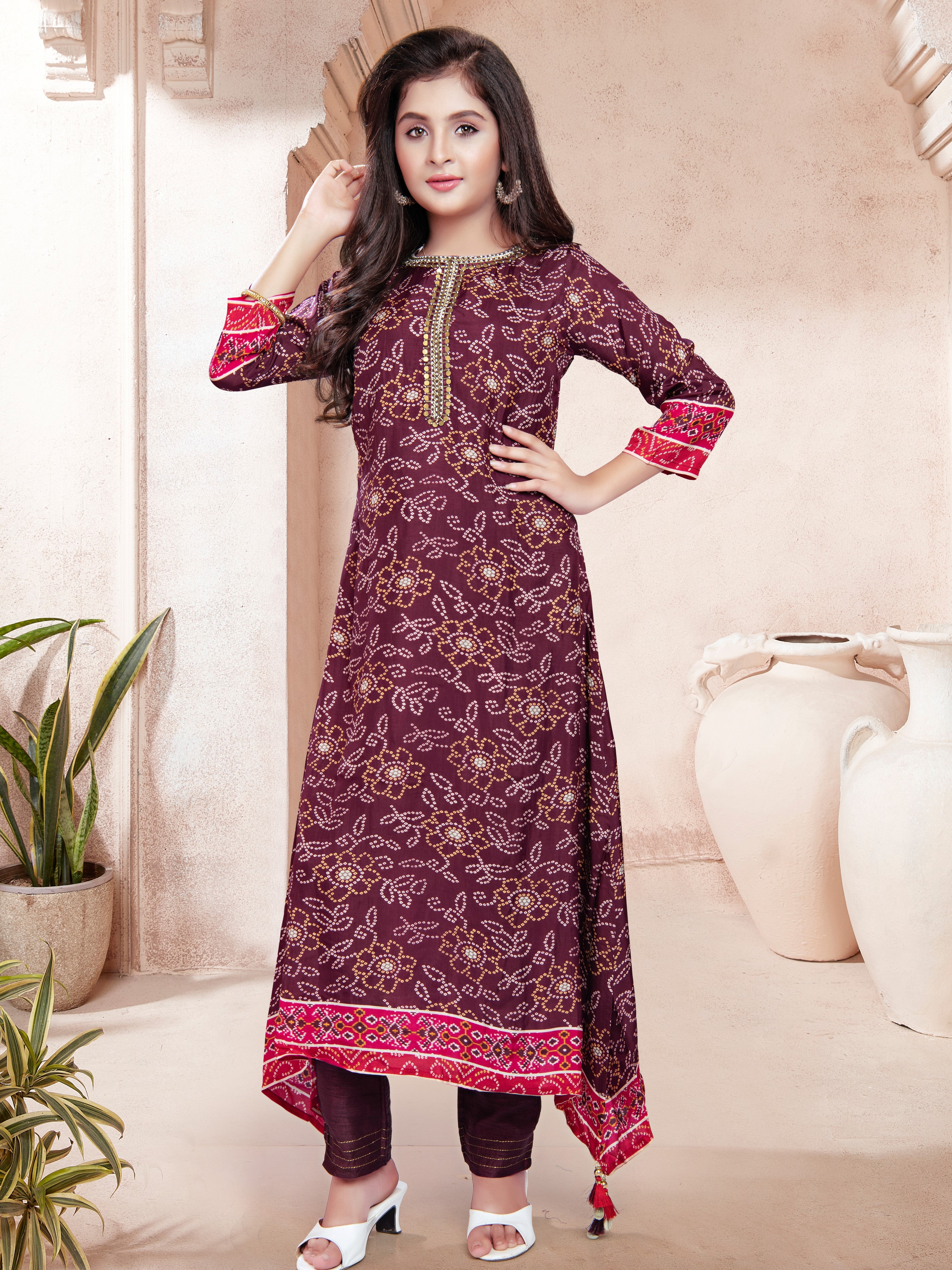 Tanuja Kurti With Pant - Roop Darshan