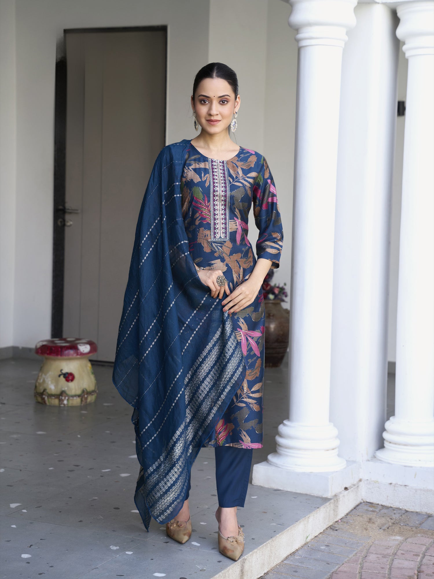 Riya Kamiz &amp; Pant - Roop Darshan