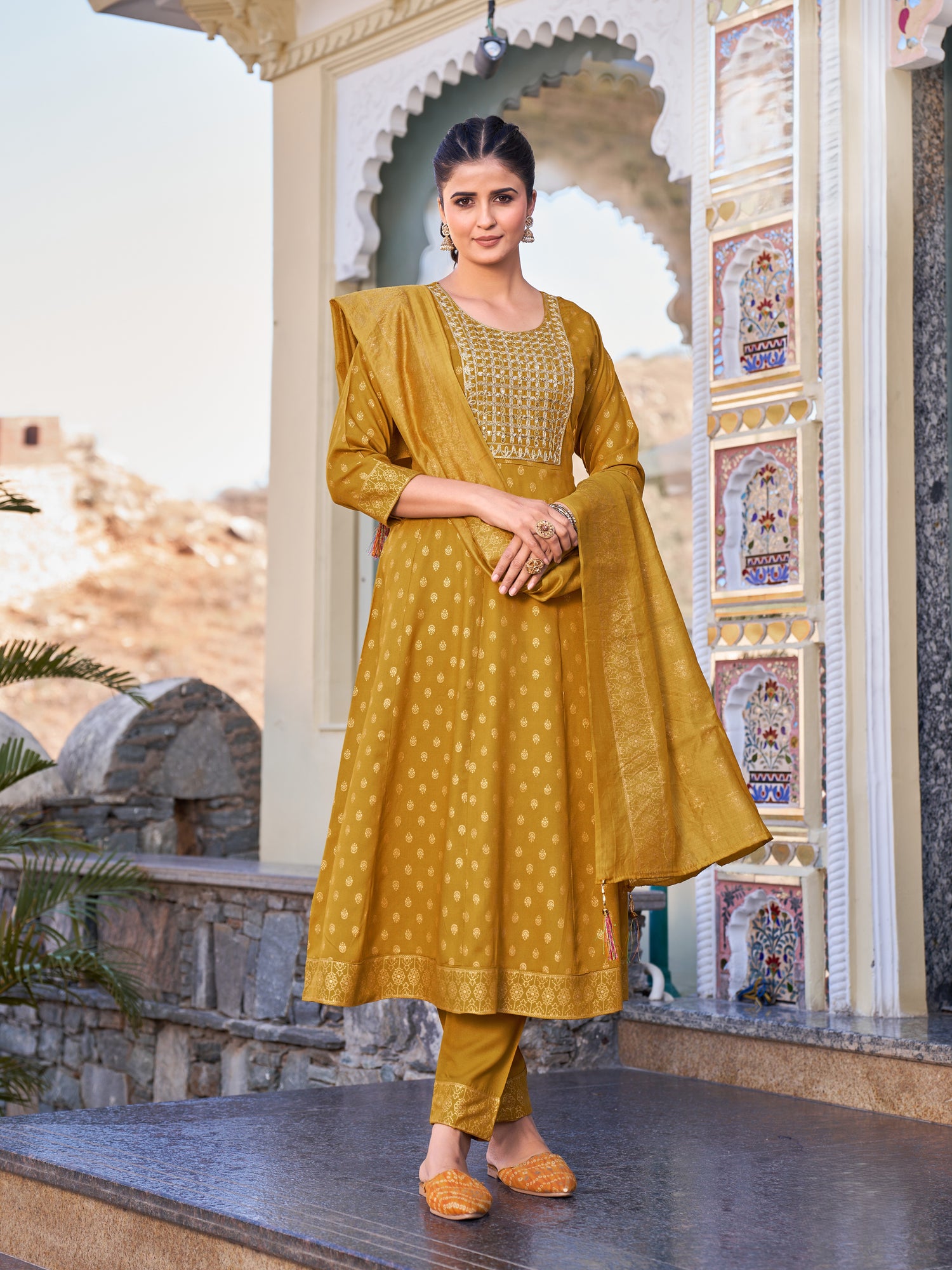 Keshni Flair Kamiz &amp; Pant - Roop Darshan