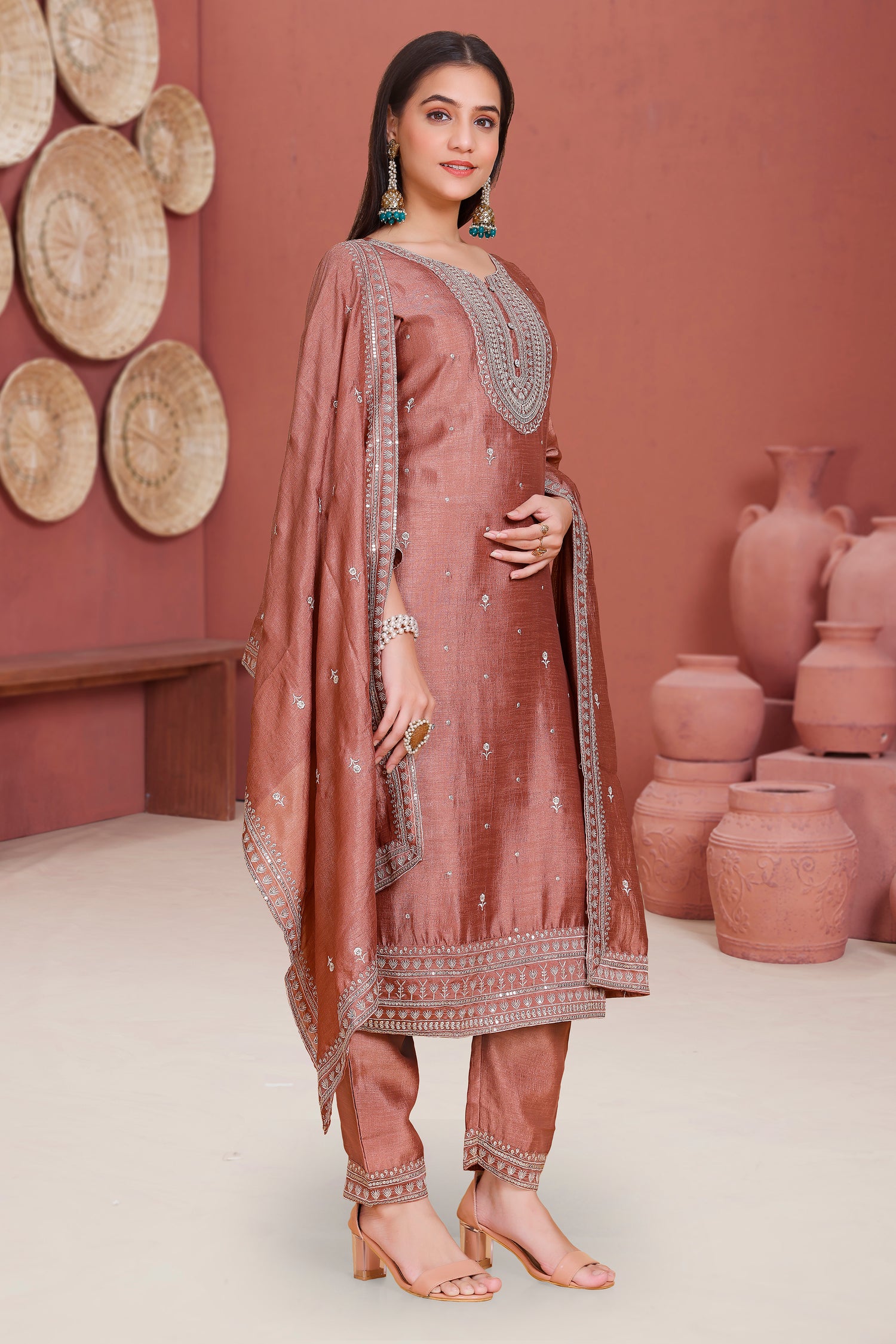 Kareena Kamiz &amp; Pant - Roop Darshan