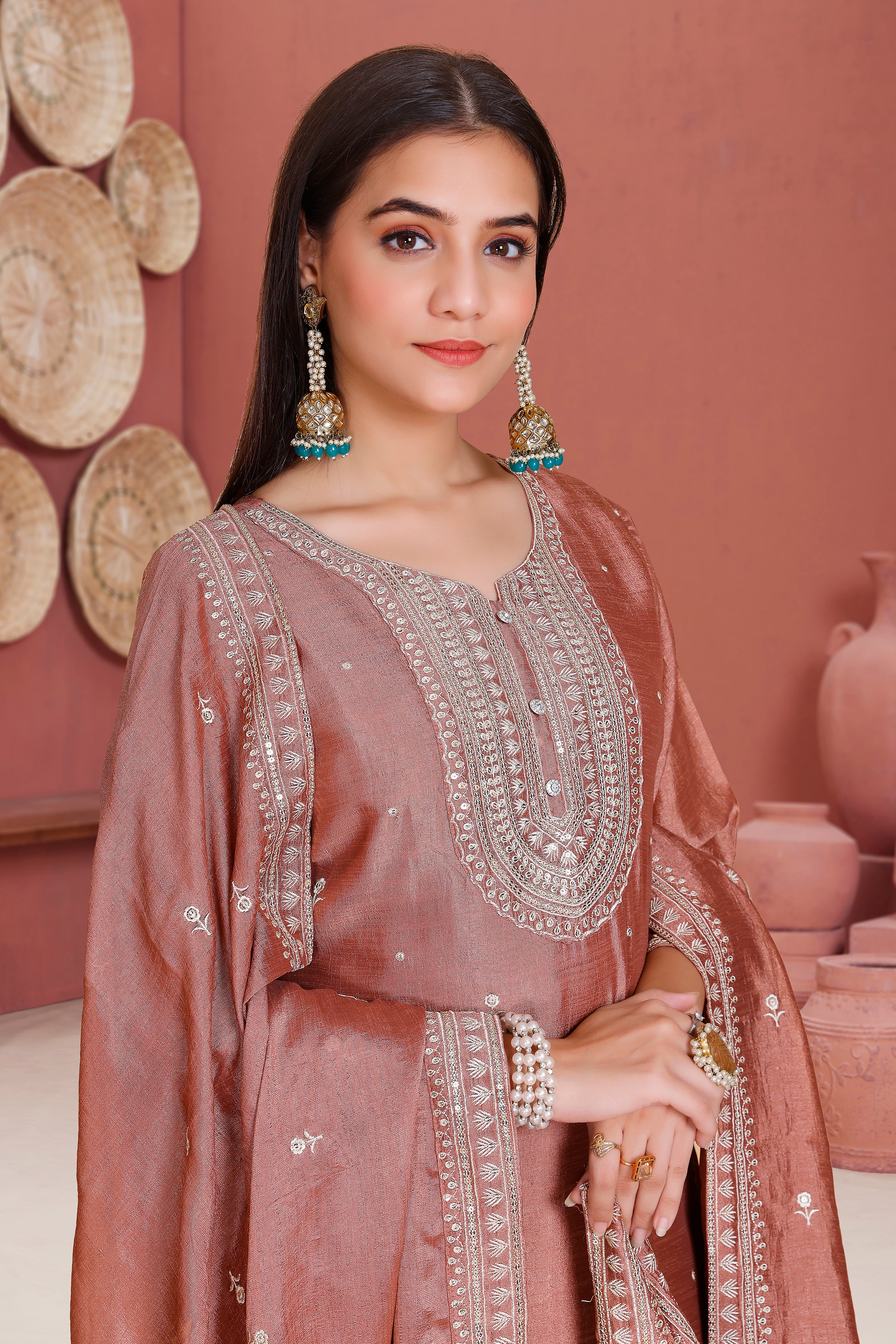 Kareena Kamiz &amp; Pant - Roop Darshan