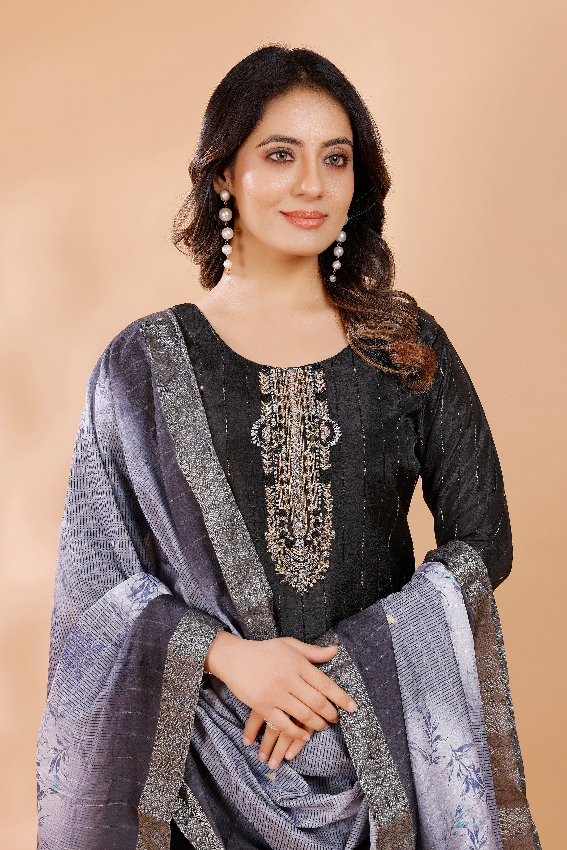 Lisa Kamiz &amp; Pant - Roop Darshan