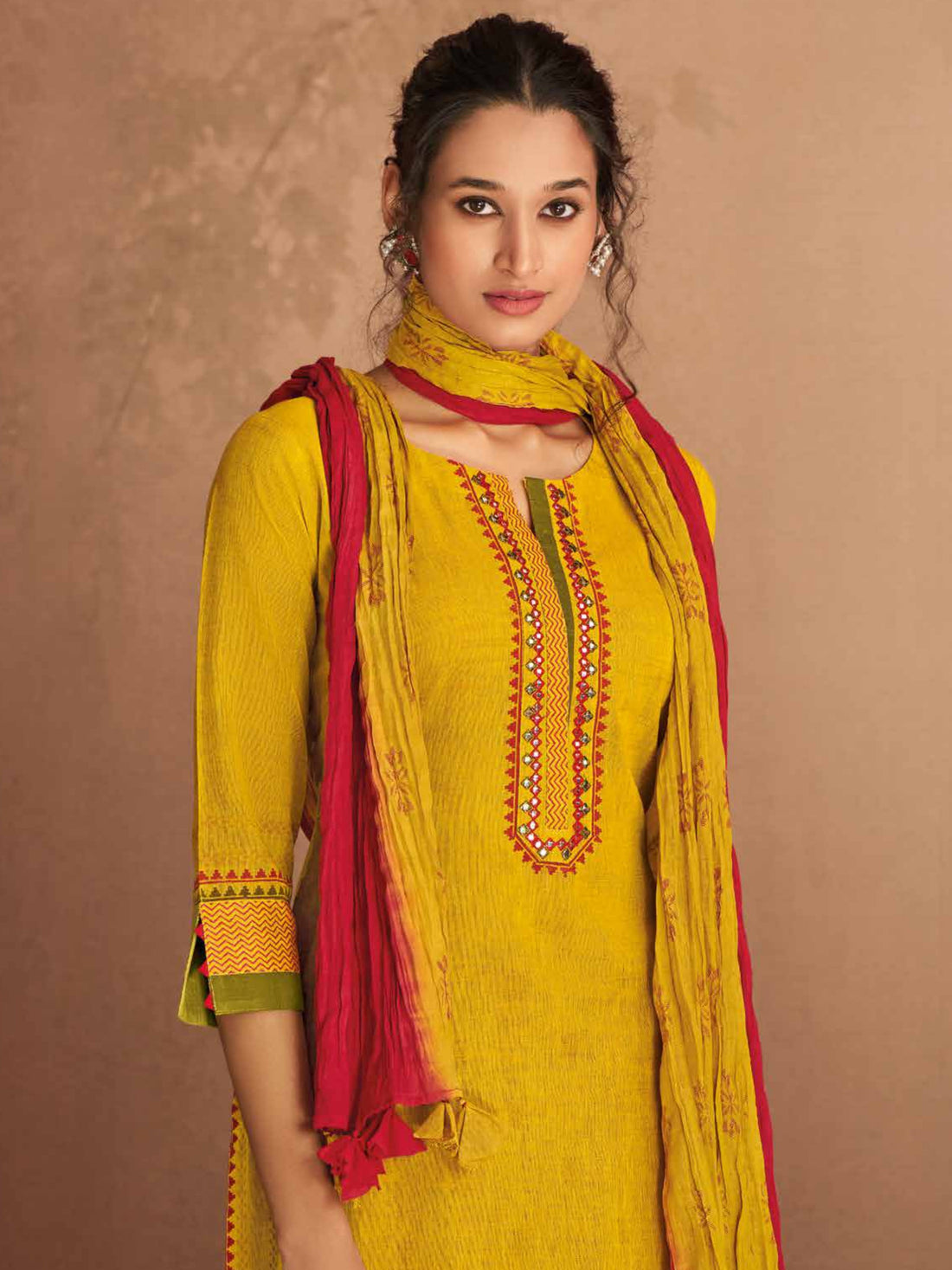 Abhira Kamiz &amp; Pant
