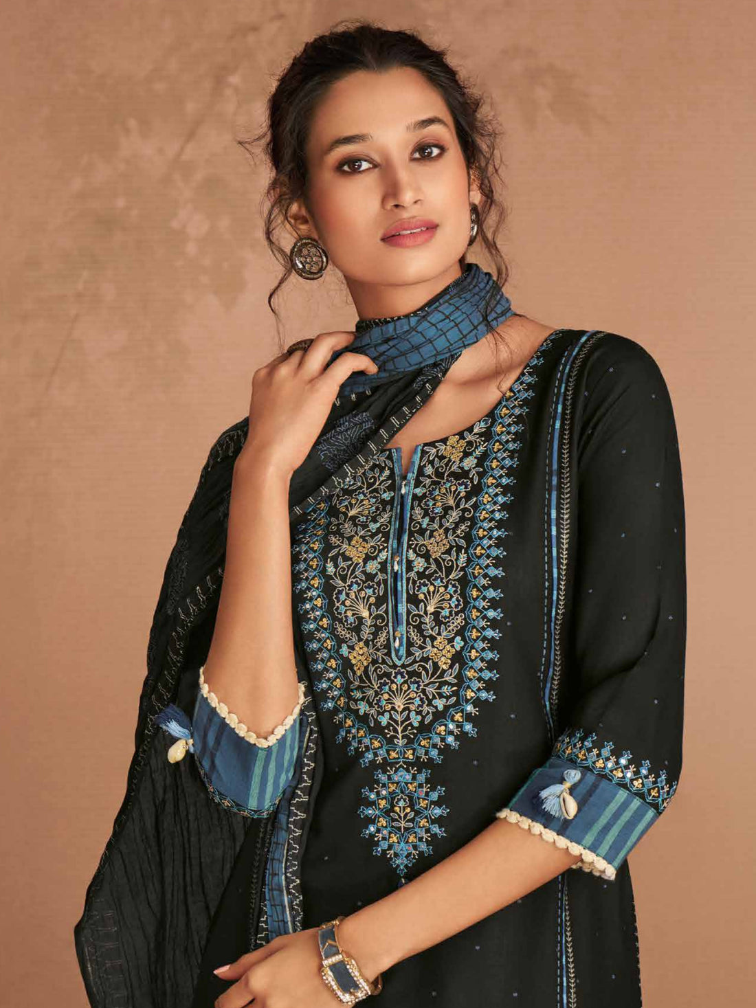 Abhira Kamiz &amp; Pant