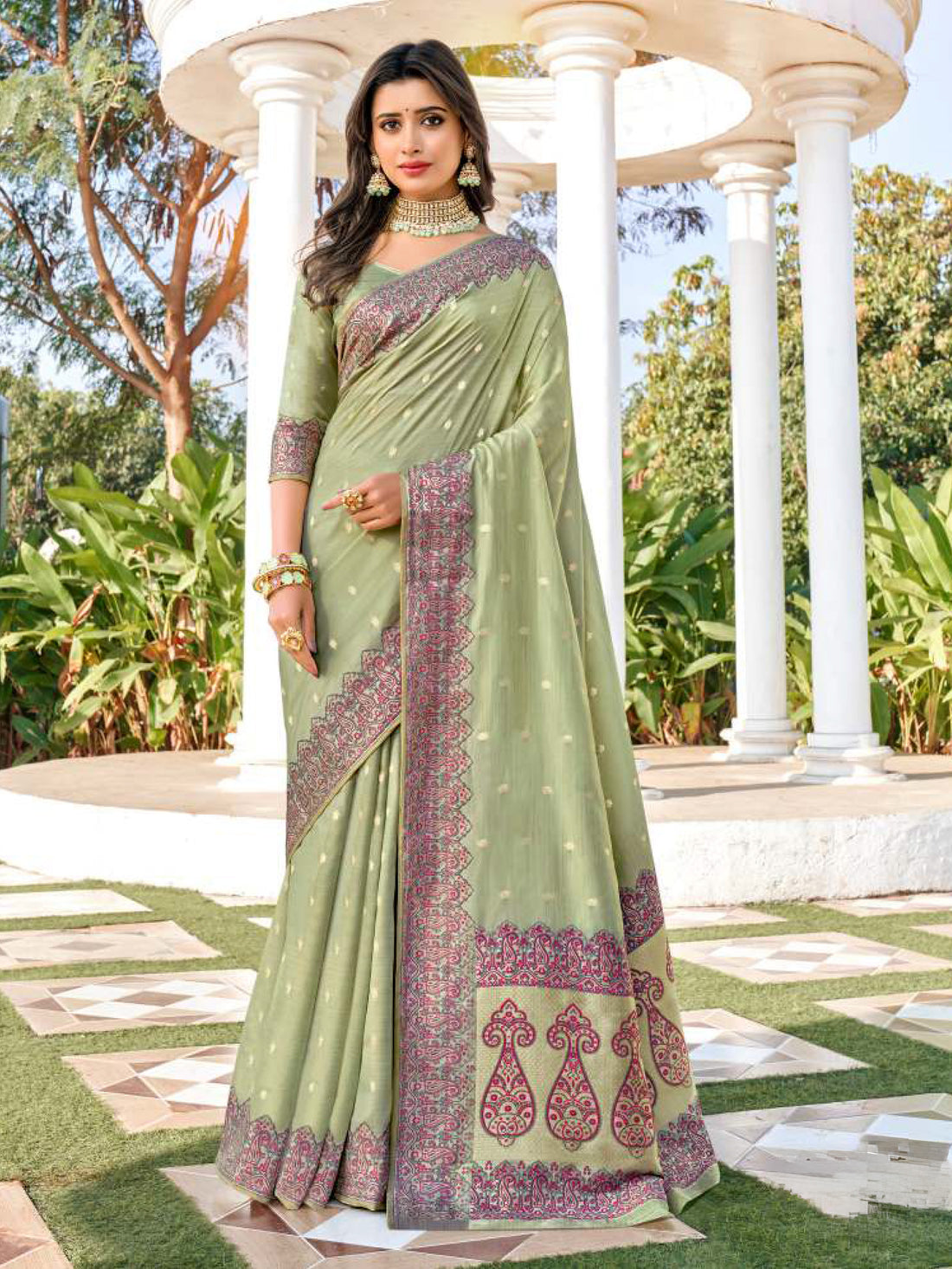 Kritika Saree