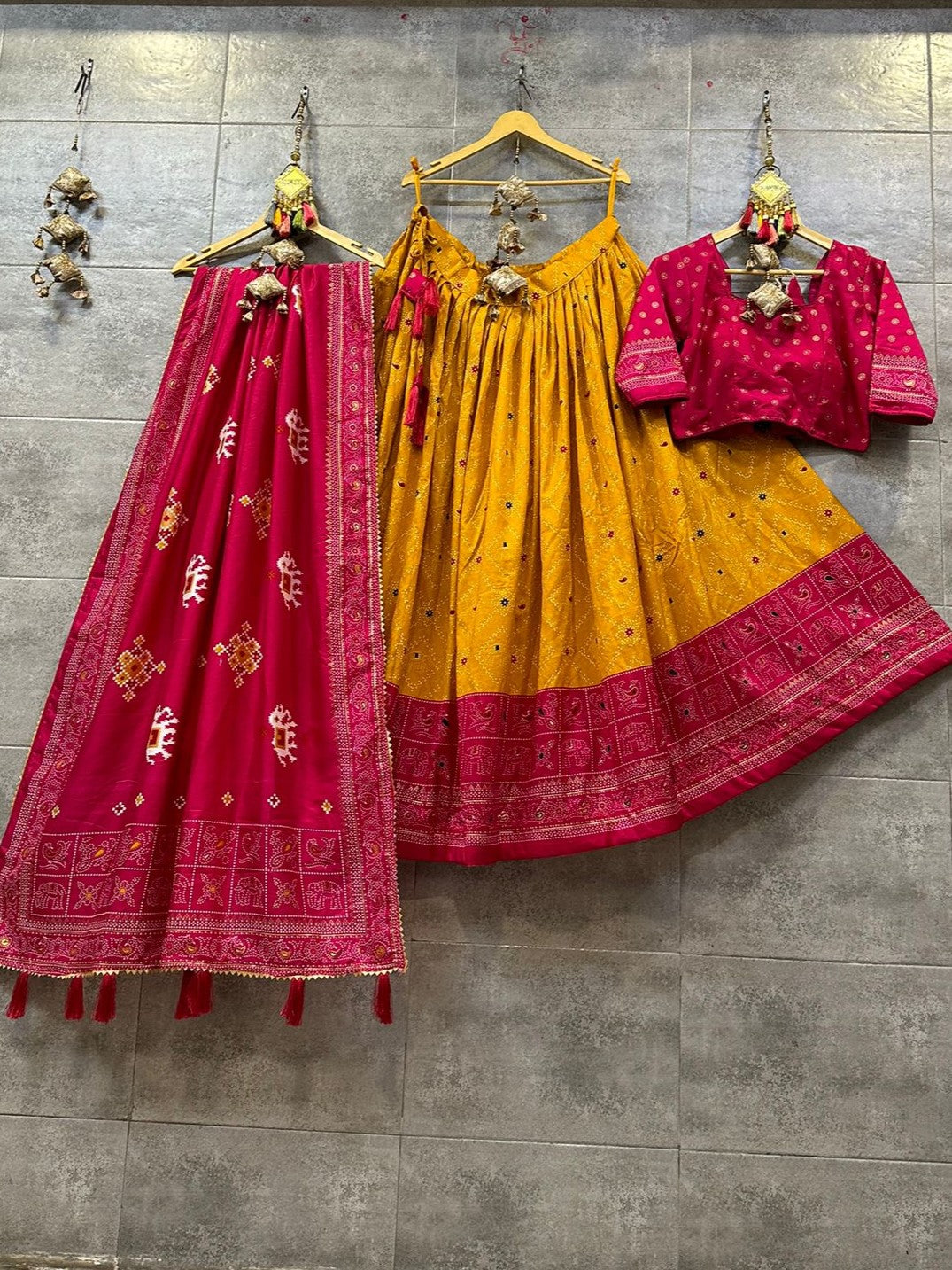 Priyali Chaniya Choli - Roop Darshan