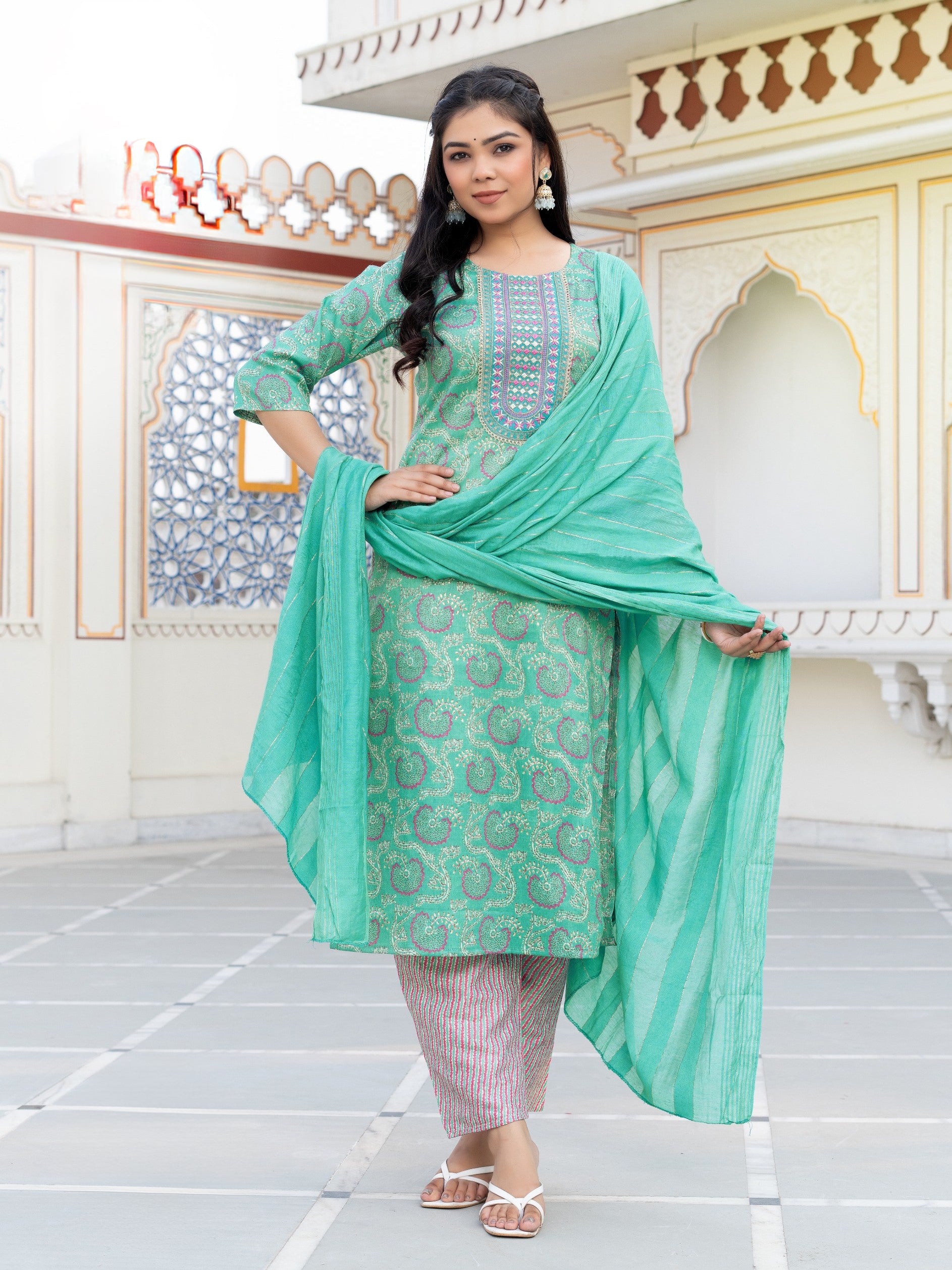 Mahira Kameez &amp; Pant