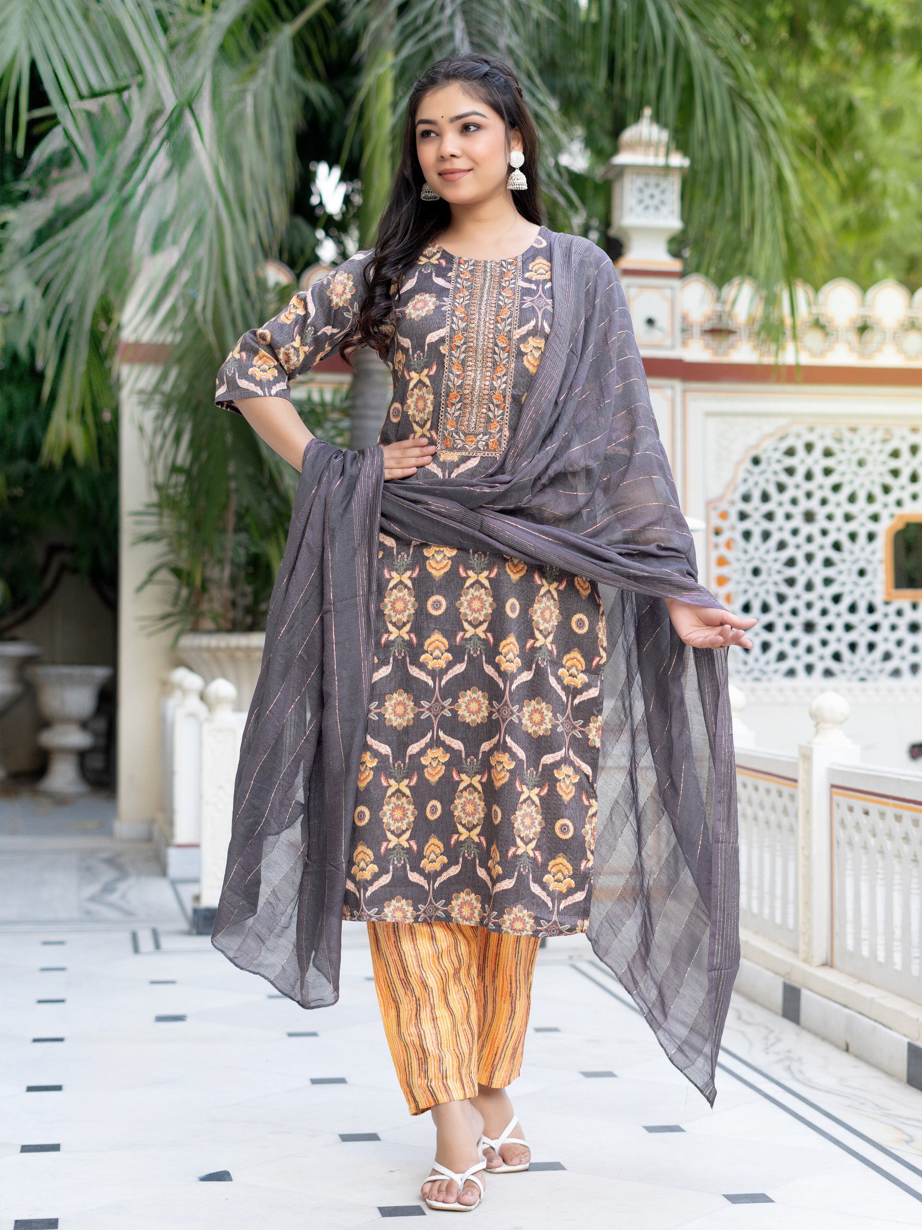Mahira Kameez &amp; Pant