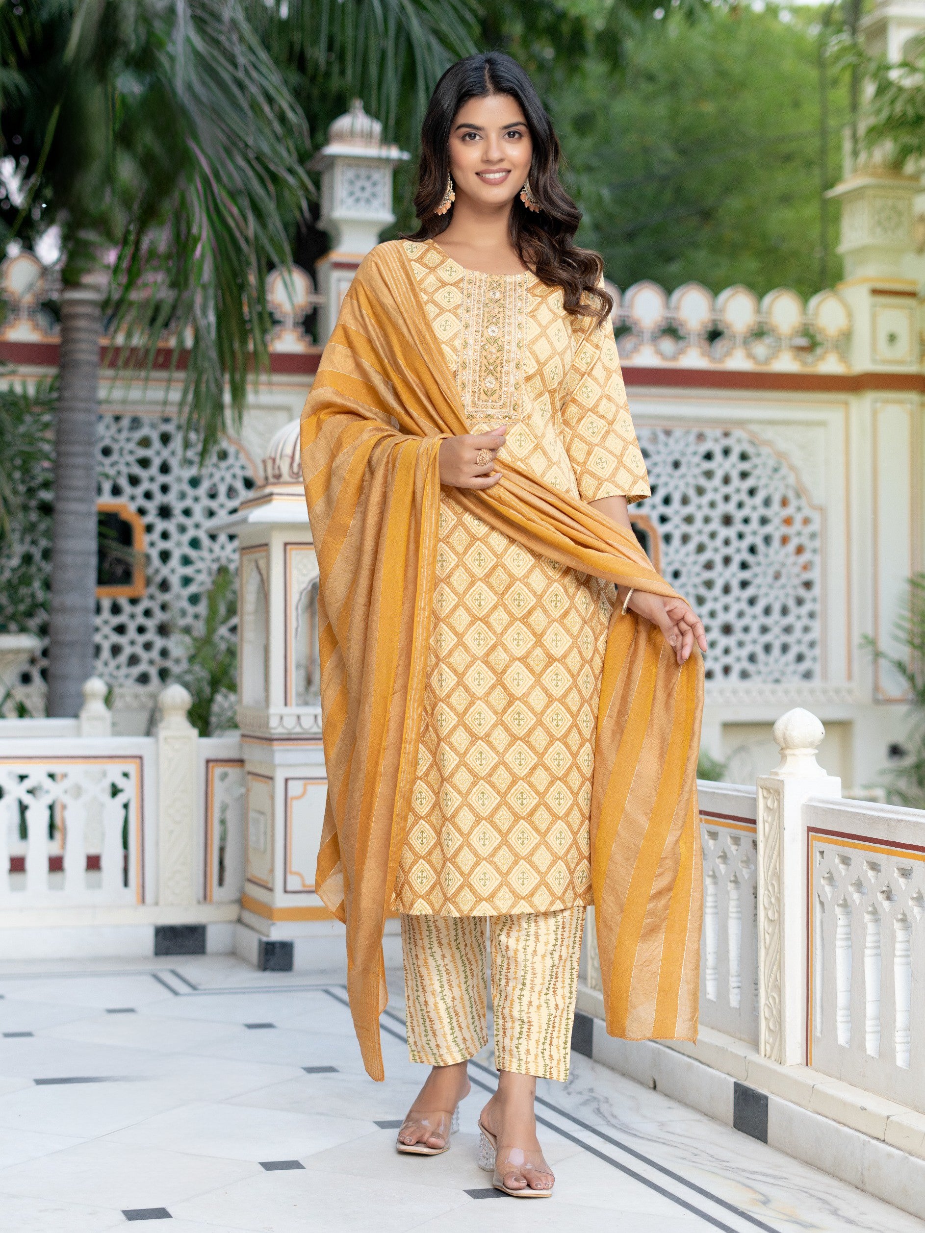 Mahira Kameez &amp; Pant