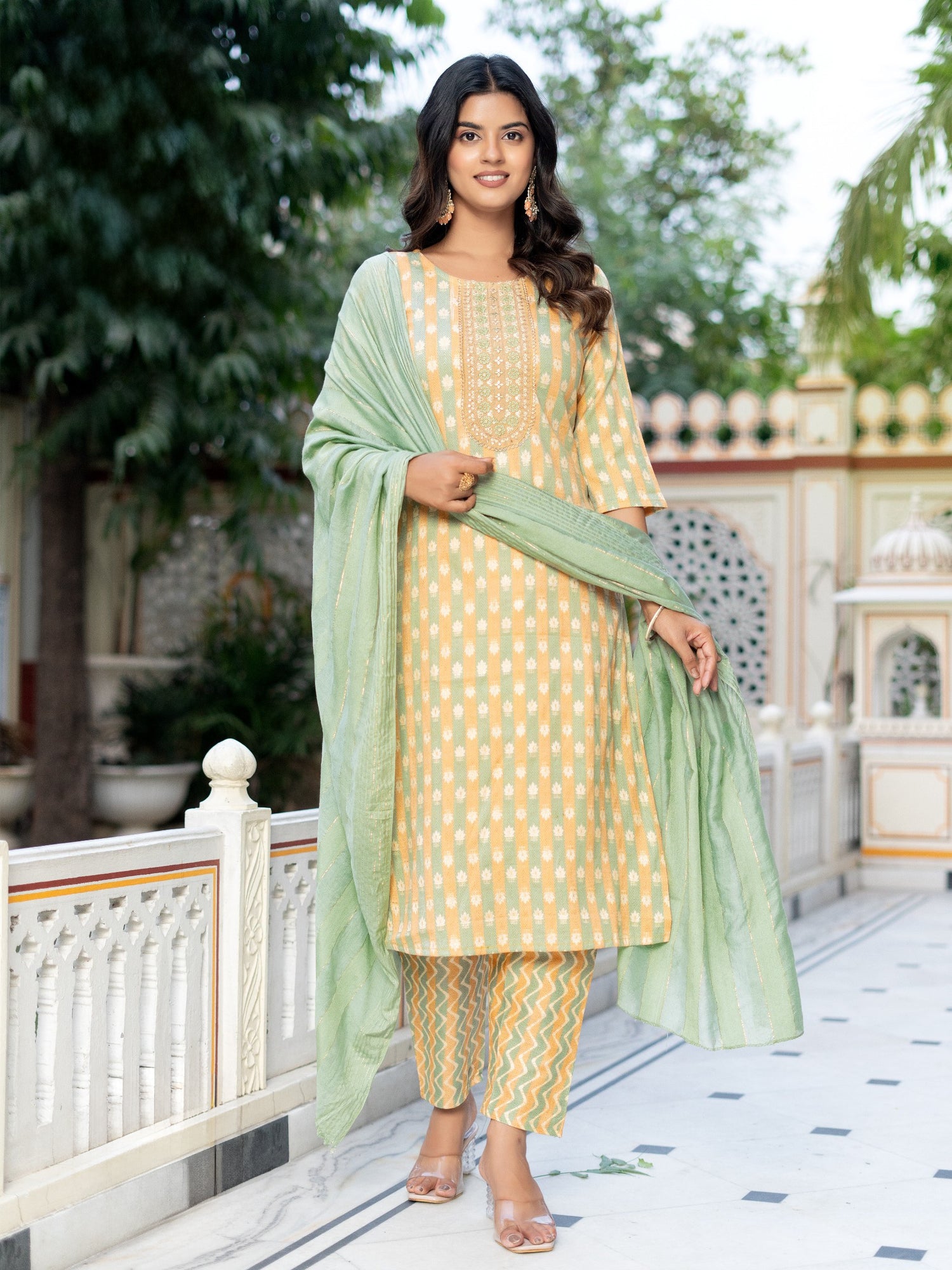 Mahira Kameez &amp; Pant