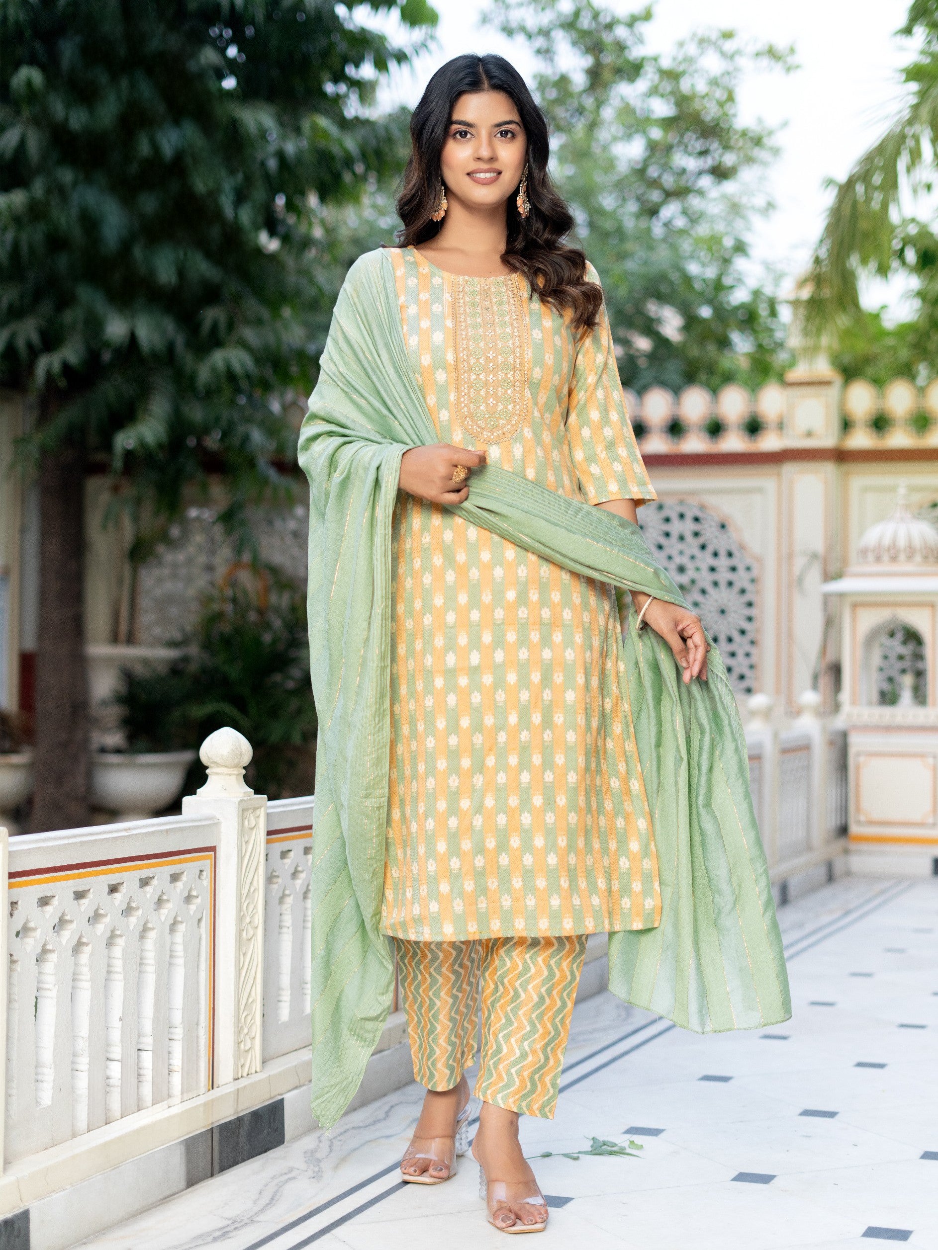 Mahira Kameez &amp; Pant