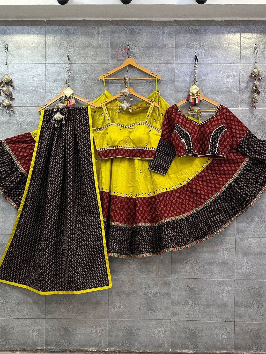 Priya Chaniya Choli - Roop Darshan