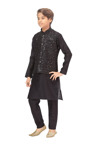 Boys Embroidered Kurta Set - Roop Darshan