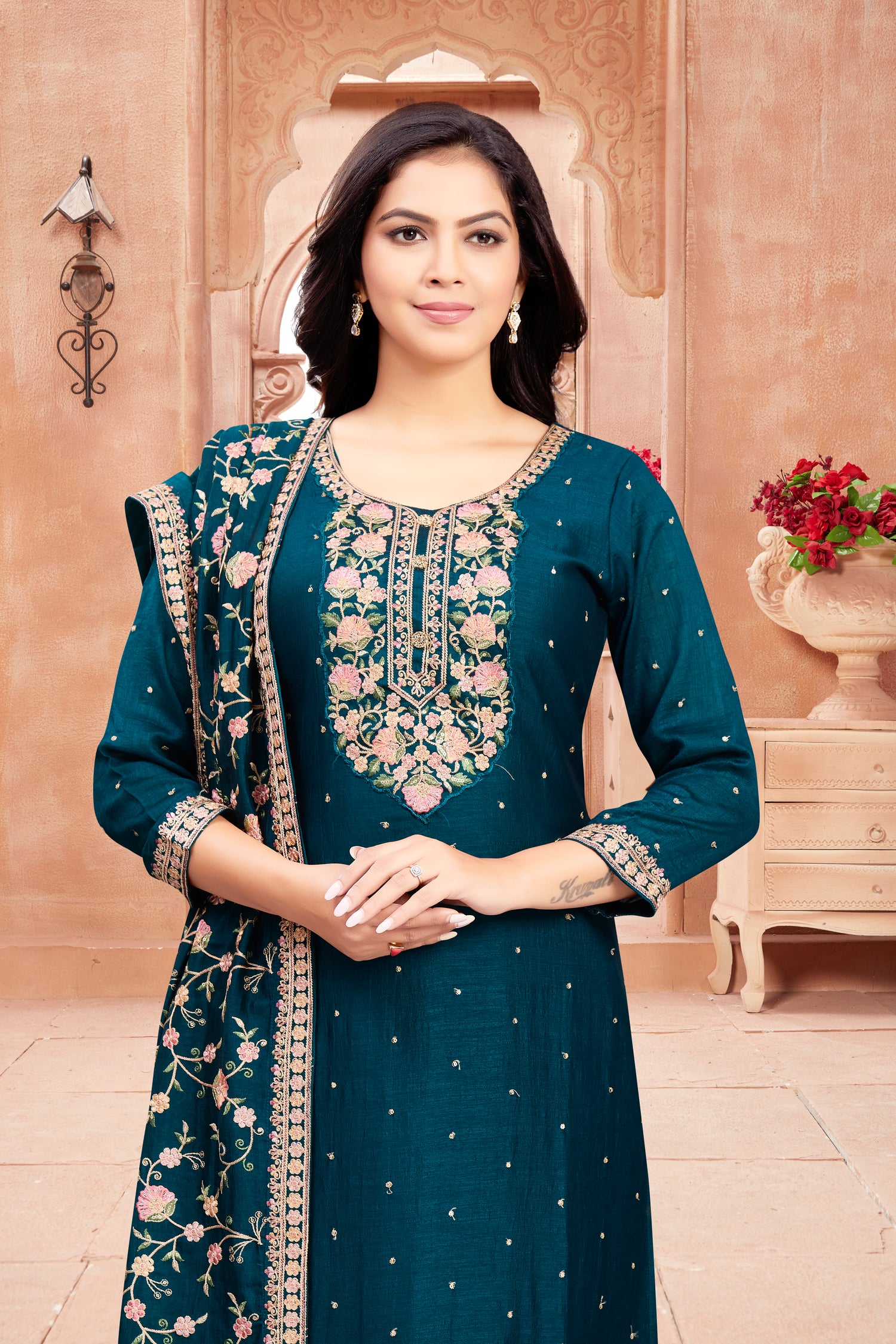Aashi Kamiz &amp; Pant - Roop Darshan